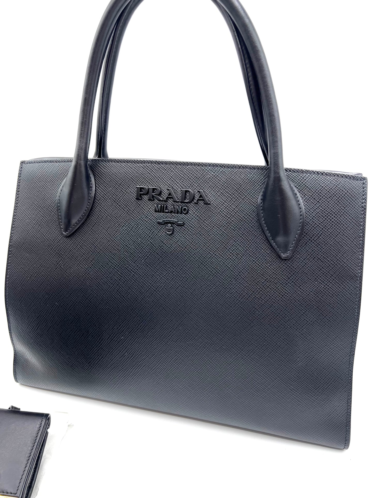 Prada Saffiano Black Monochrome Tote 2 way Bag   (🇵🇭P63,640)