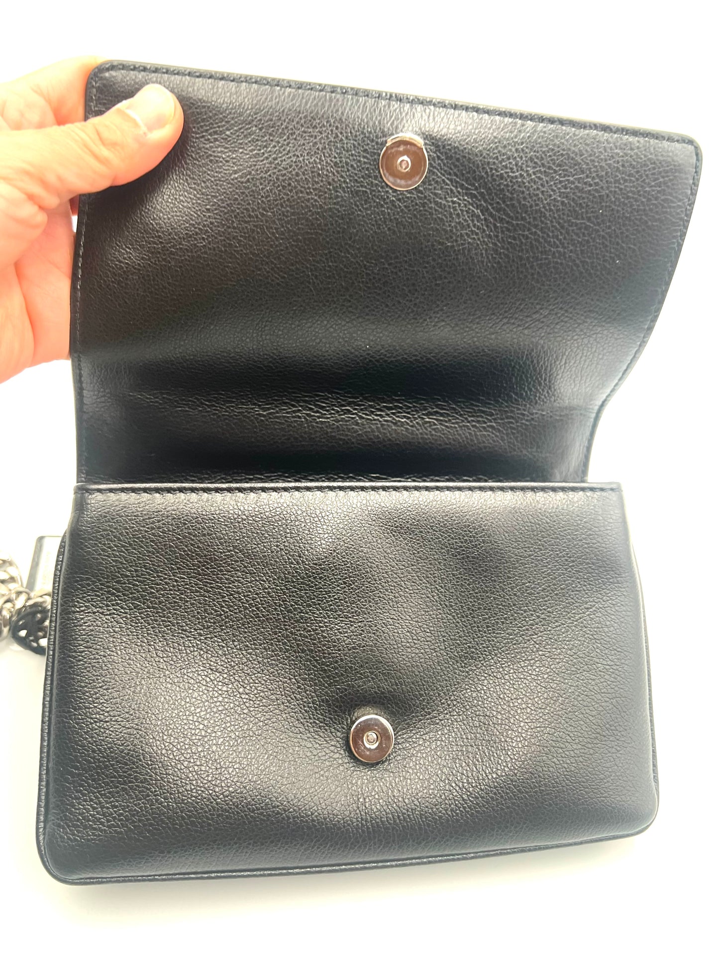 Prada Vitello phenix Flap Black Chain Cross Body Bag             (🇵🇭P59,340)
