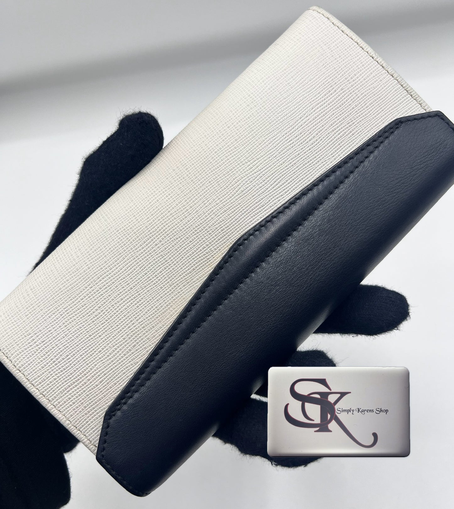 FENDI OFF WHITE / BLACK LEATHER  ENVELOPE CONTINENTAL FLAP WALLET