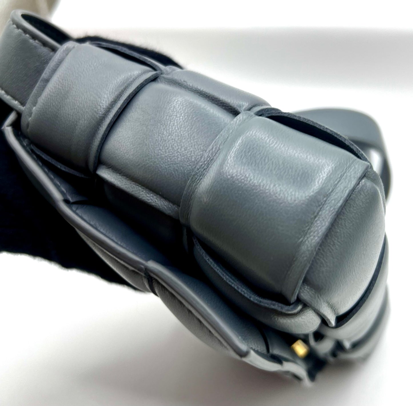 Bottega Venetta Gray Small Padded Cassette Crossbody Bag  (🇵🇭P63,640)