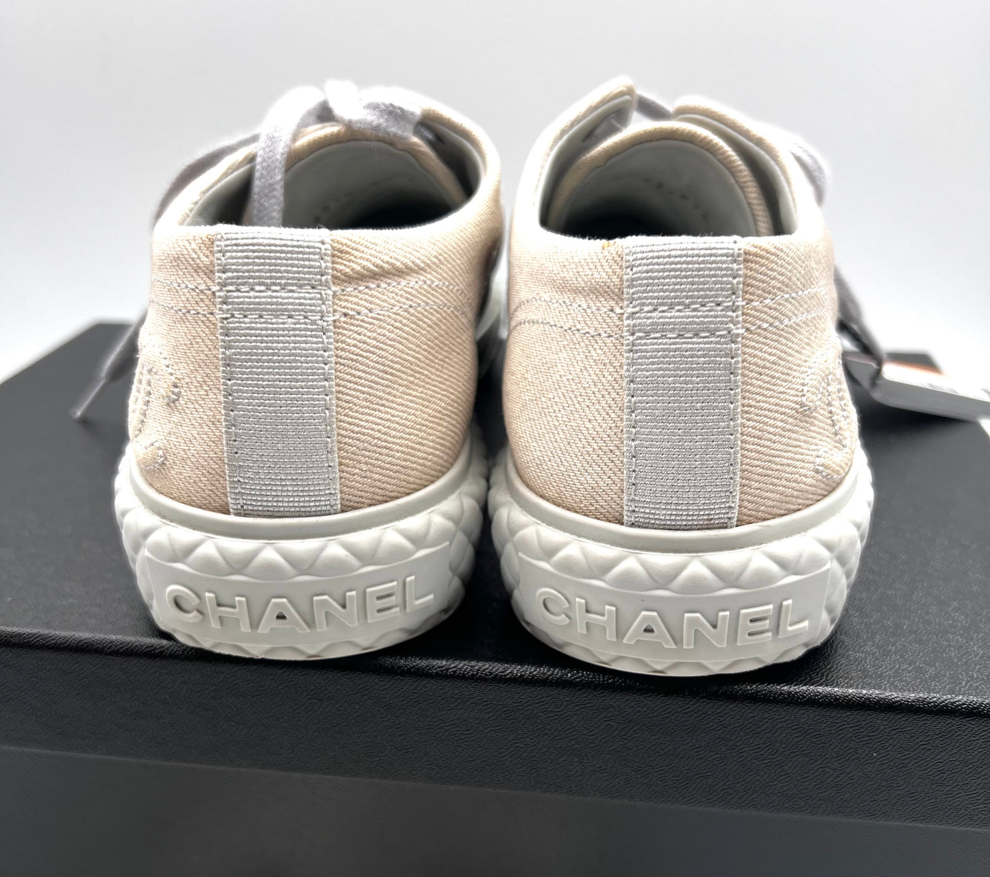 Chanel 22C cruise 2022 collection Light Blue Gray Denim CC Logo Low Top Sneakers Size 36C (🇵🇭P48,270)