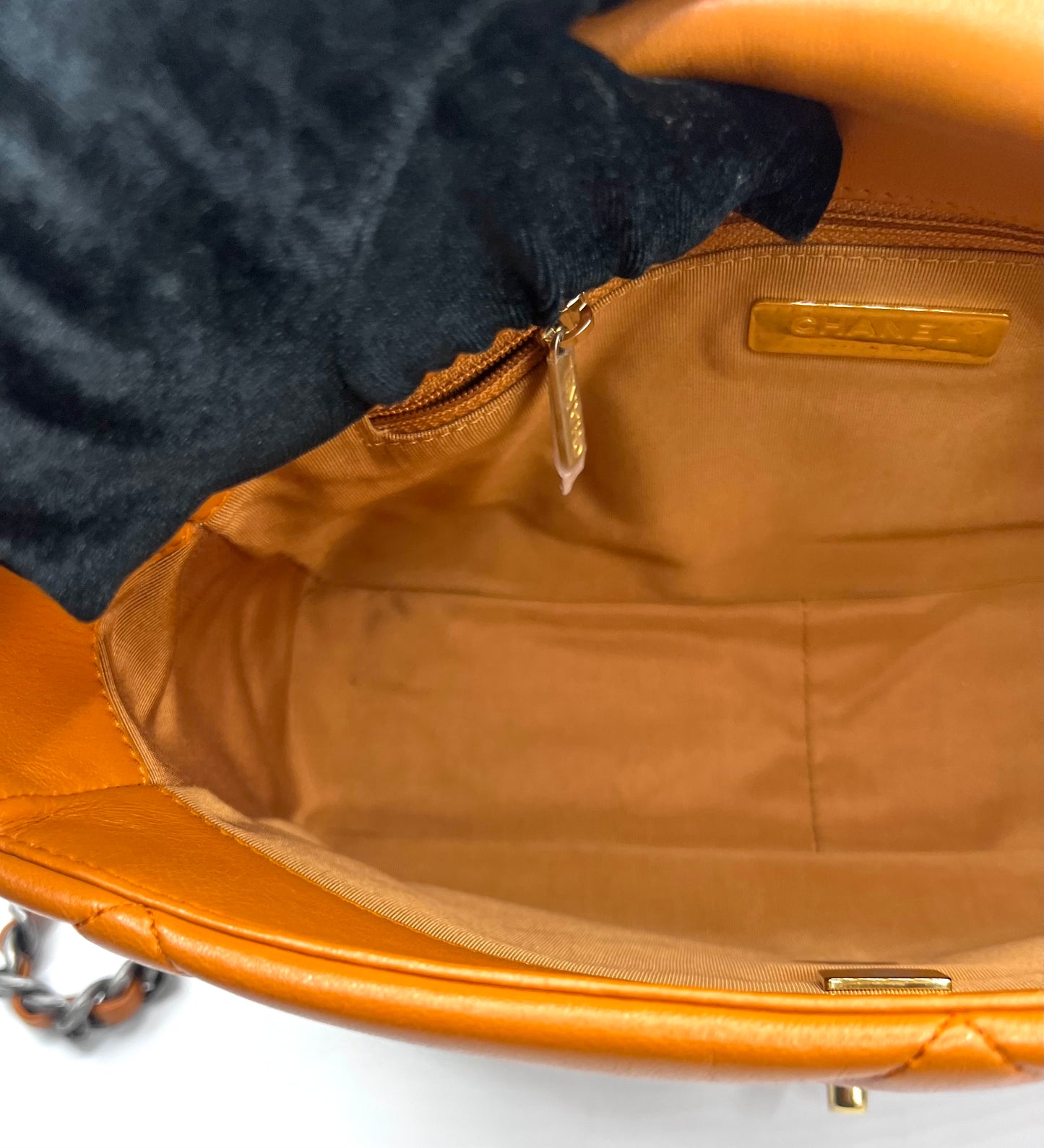 Chanel 19 Lambskin Camel Tone Mm Size IC chip 2 way Crossbody bag (🇵🇭P344,000)