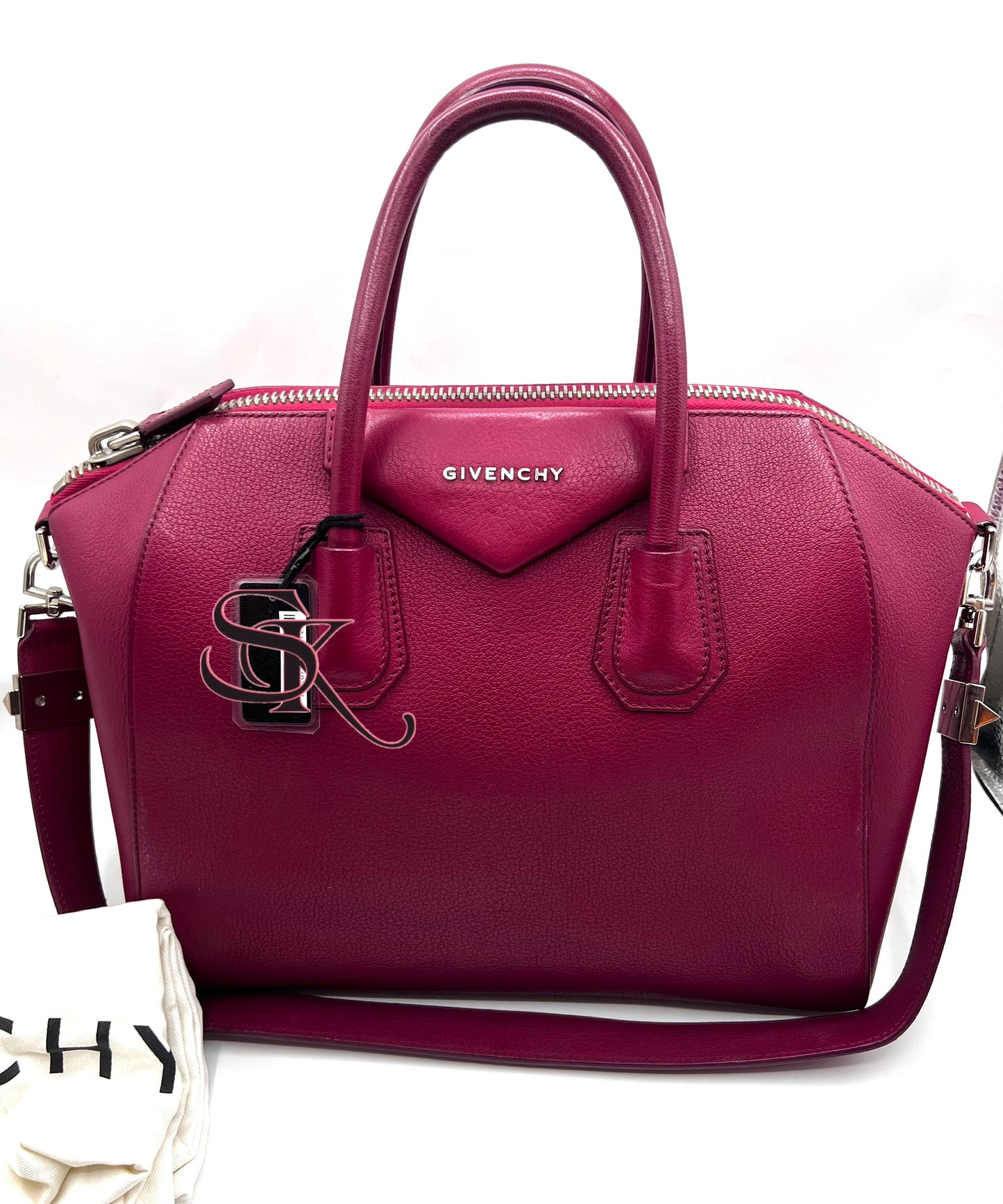 Givenchy Antigona Mm size Goat skin 2 way Bag                (P🇵🇭38,270)