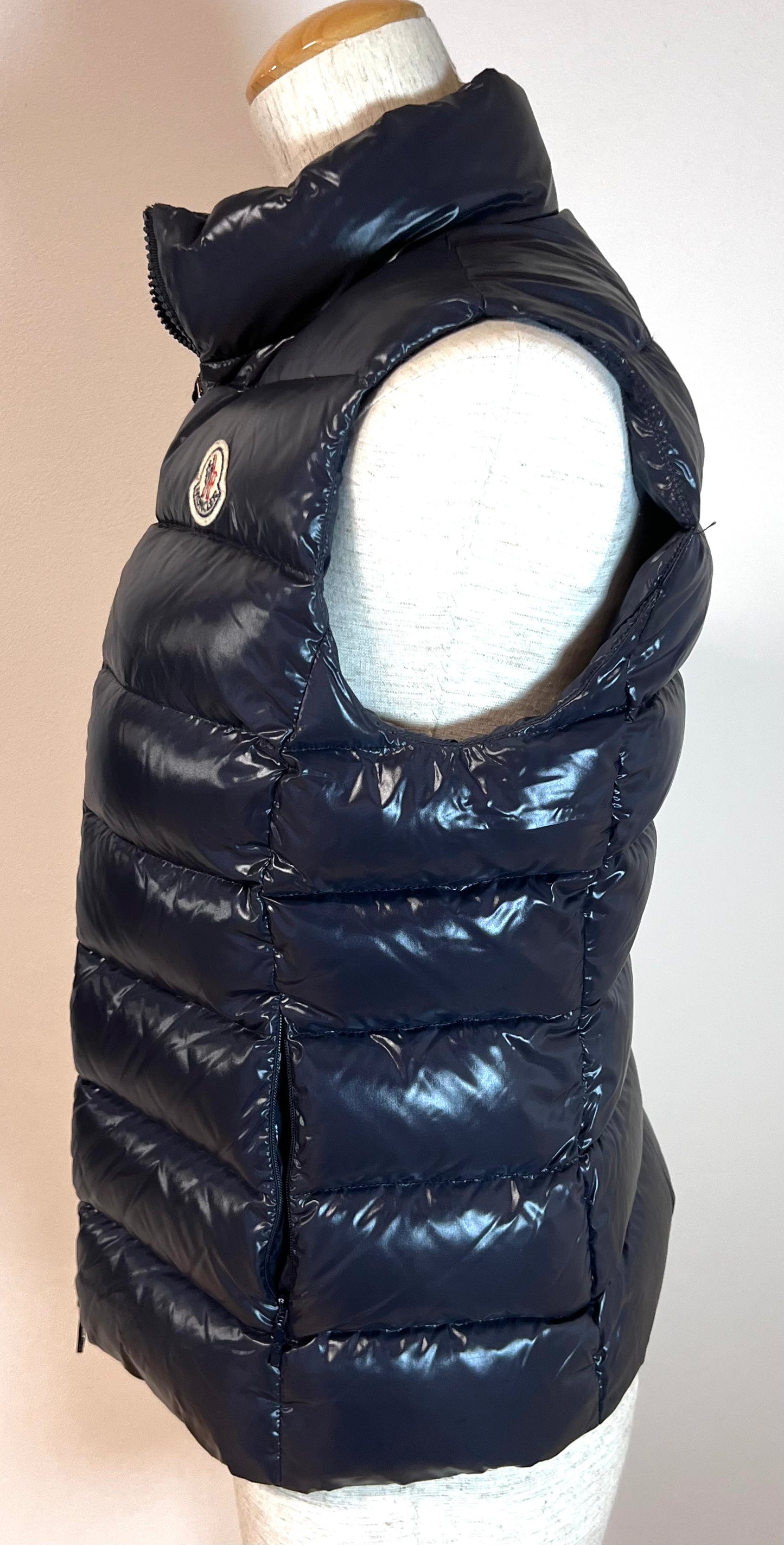 Moncler Navy Blue Down Vest Size 0  (🇵🇭P23,220)