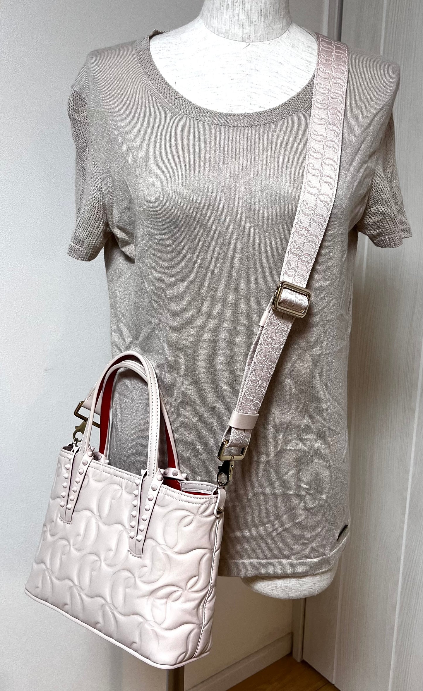 Christian Louboutin Small Cabata Embossed CL Nappa Leather Tote 2 way                 (🇵🇭P67,940)