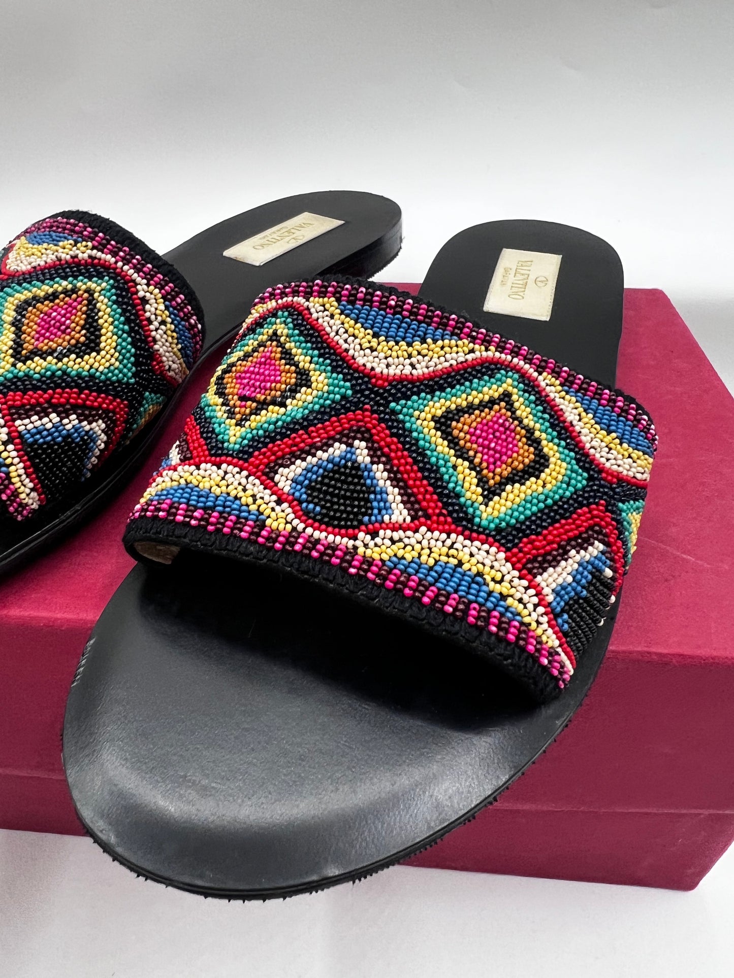 Valentino Garavani Multicolor Bead Embellished Fabric Flat slide S38  (🇵🇭P20,640)