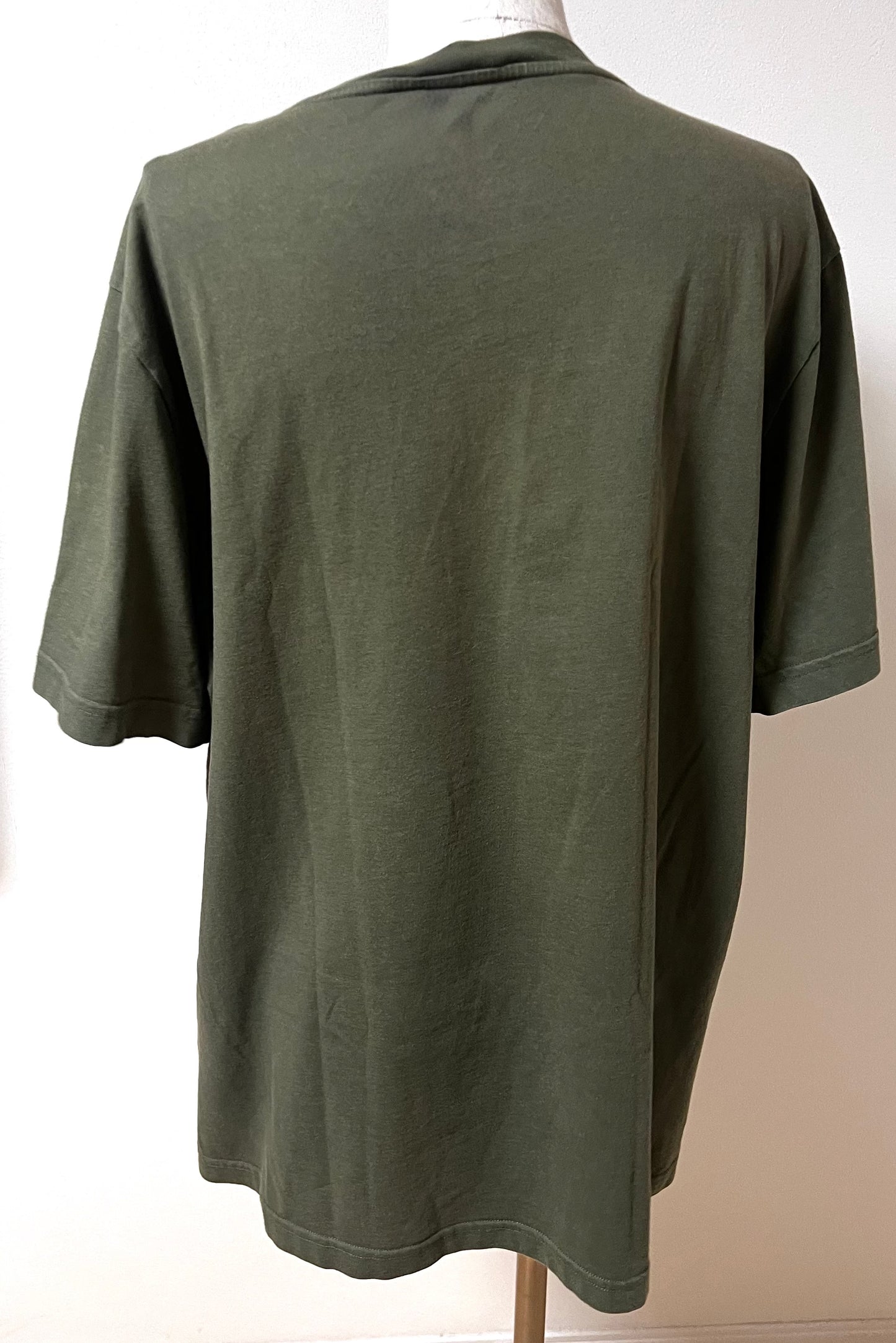 Moncler Olive graphic Tshirt L size  (🇵🇭P7,740)