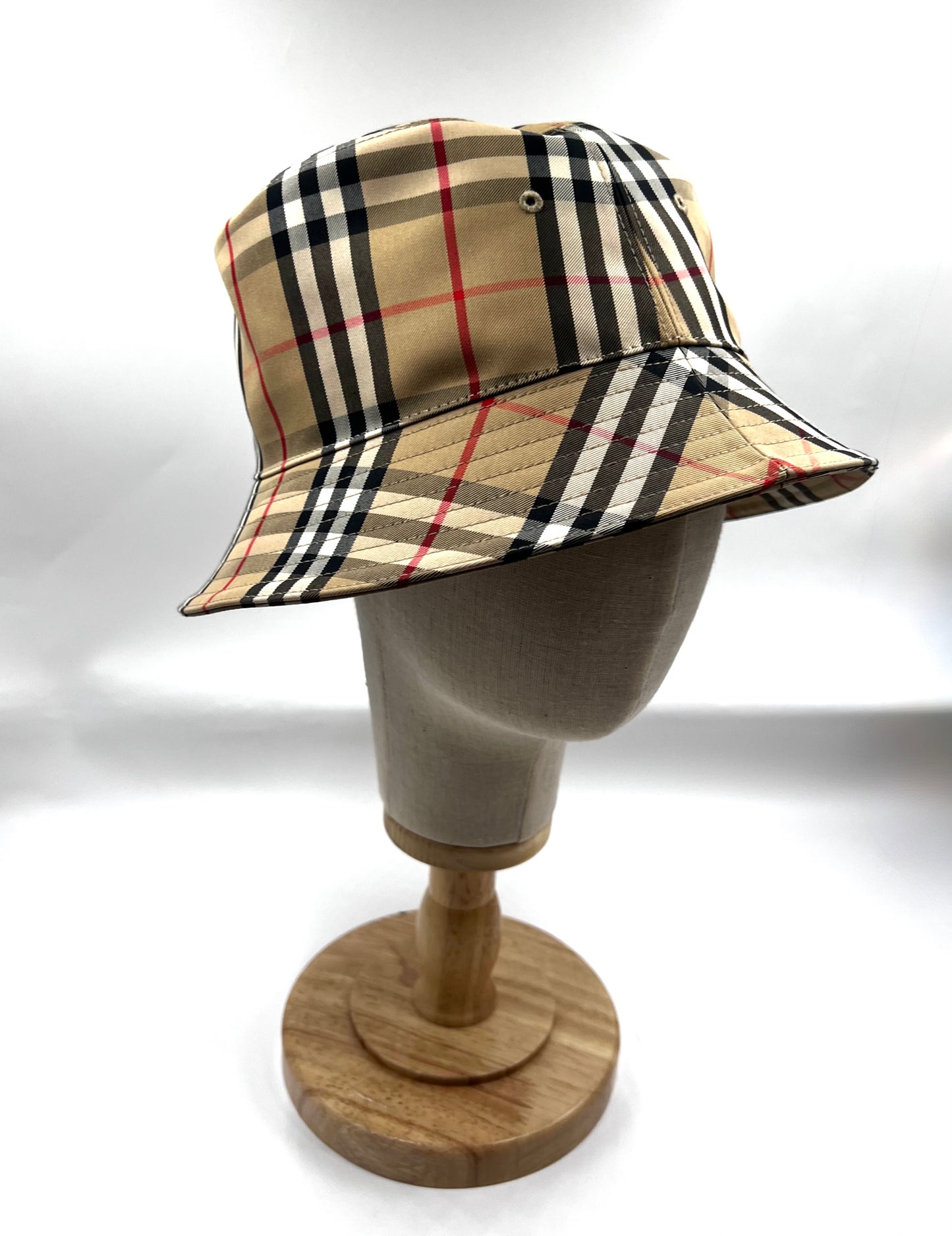 Burberry Plaid Bucket Hat XL size (🇵🇭P18,060)