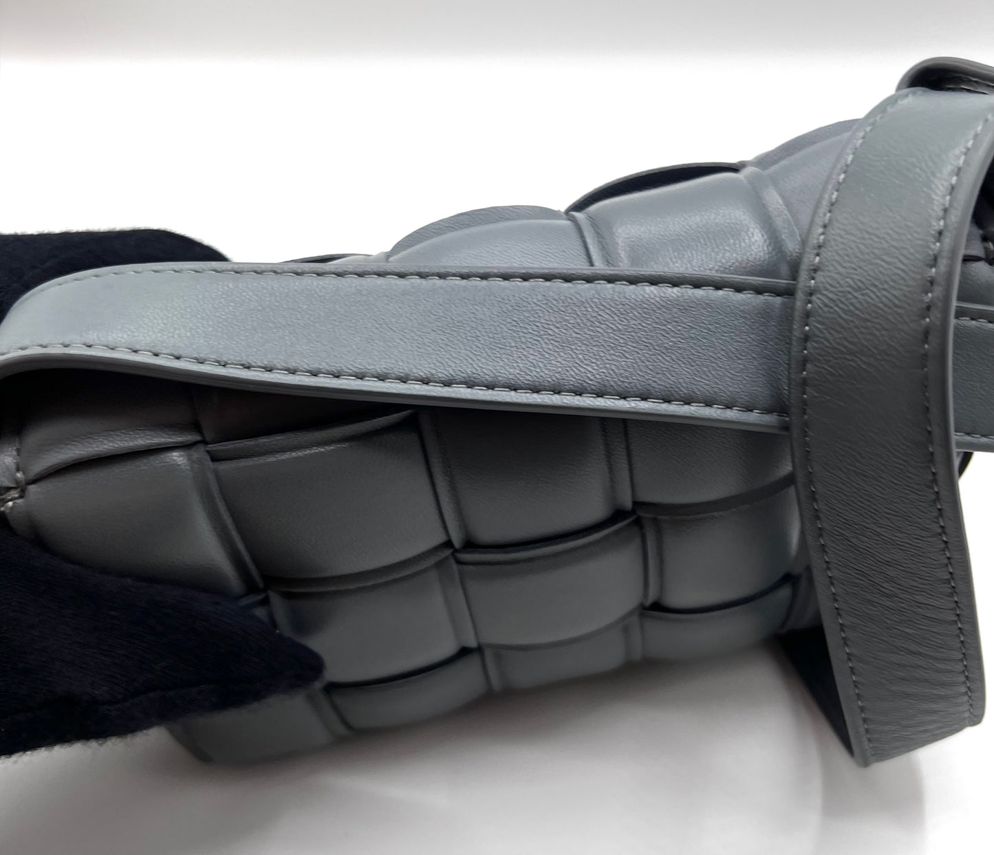 Bottega Venetta Gray Small Padded Cassette Crossbody Bag  (🇵🇭P63,640)