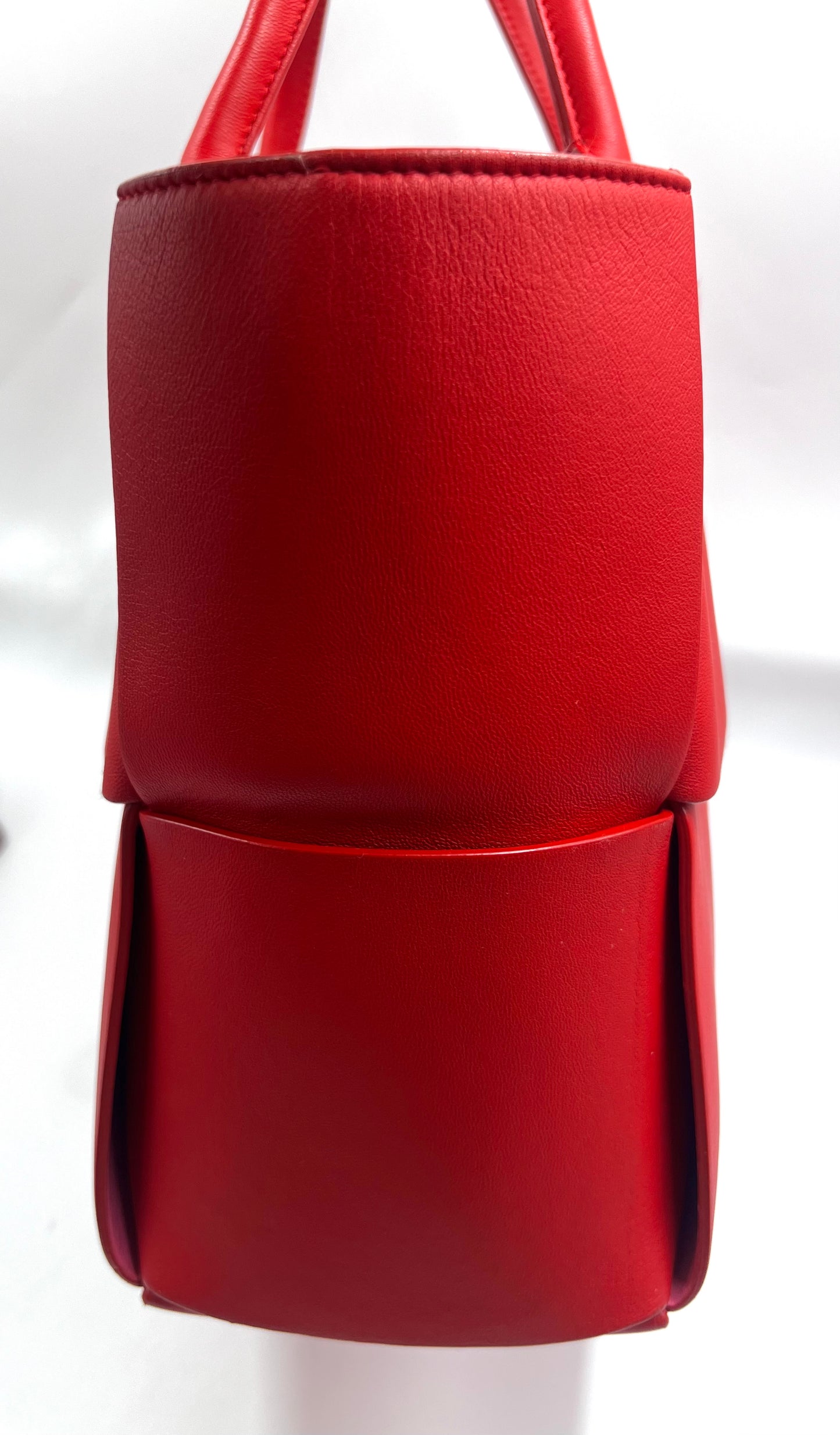 Bottega Veneta Arco Intercciato Leather Tote Bag with Pouch MM size                (🇵🇭P76,550)