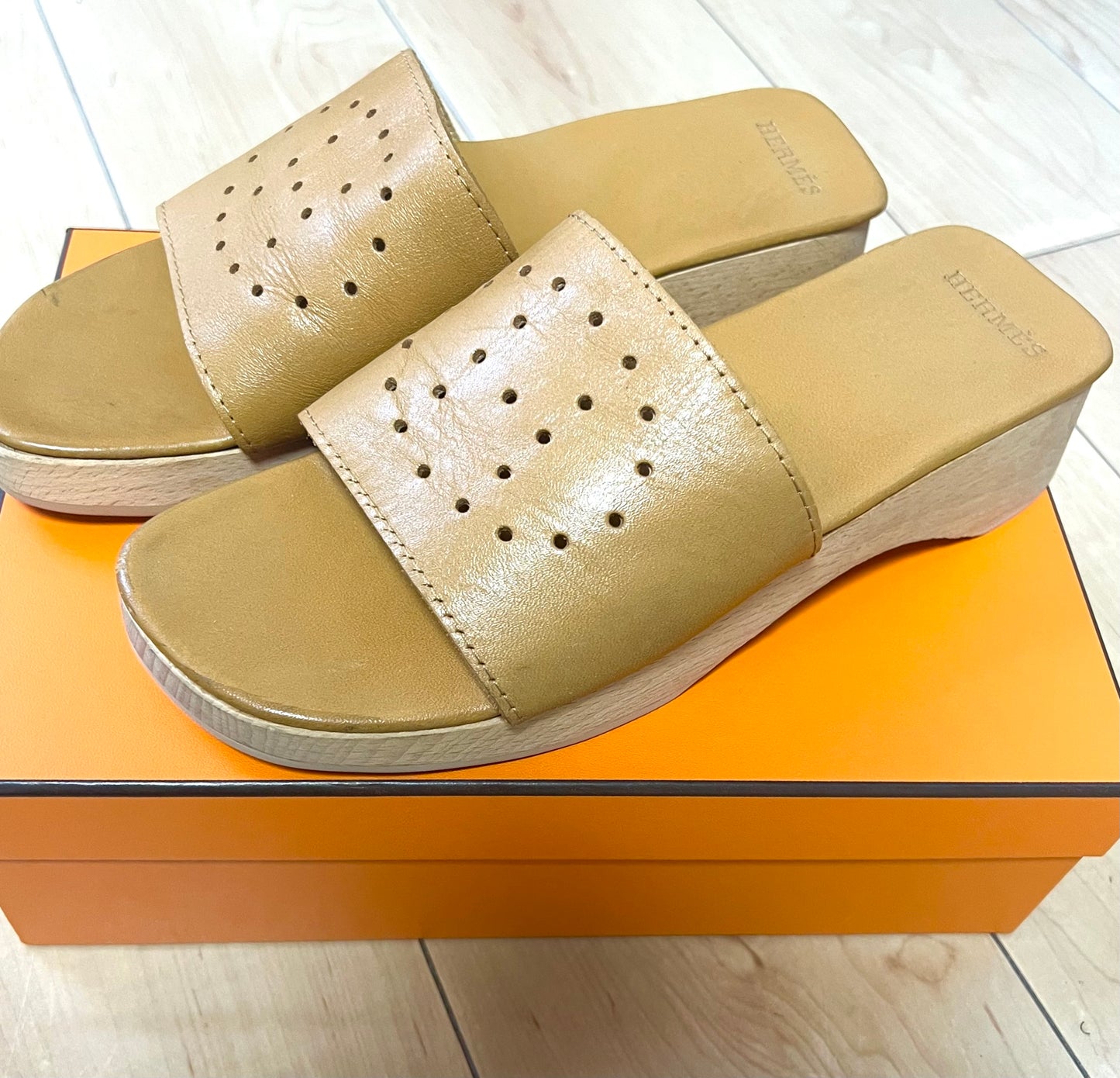 Hermes Evelyn Leather Clogs Wood Sole Sandals Size 37    (🇵🇭P18,920)