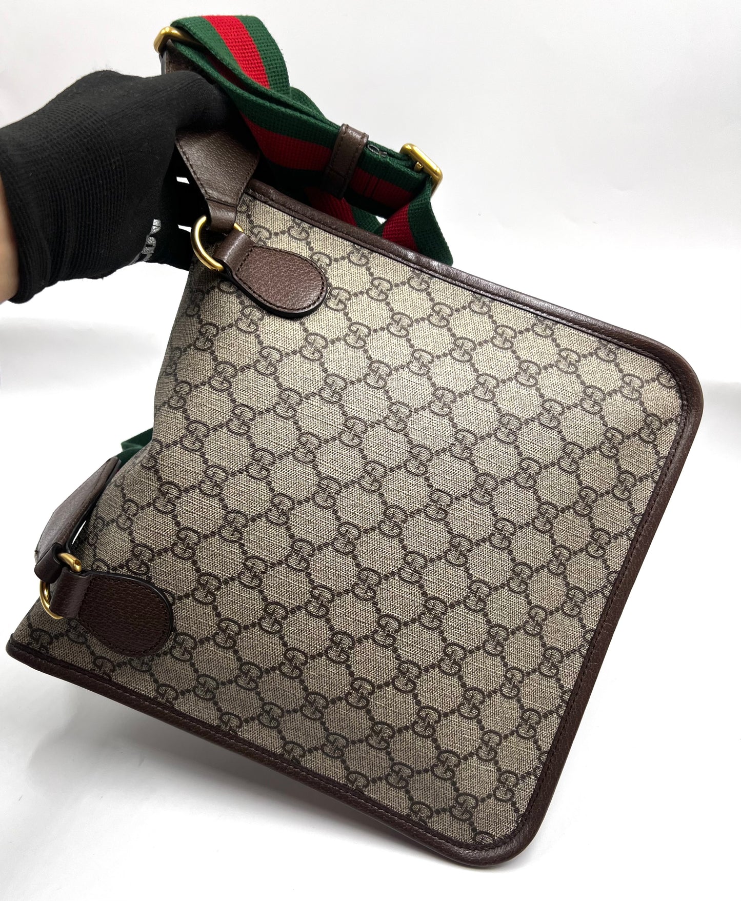 Gucci Supreme Tiger Motif Crossbody Bag (🇵🇭P55,040)