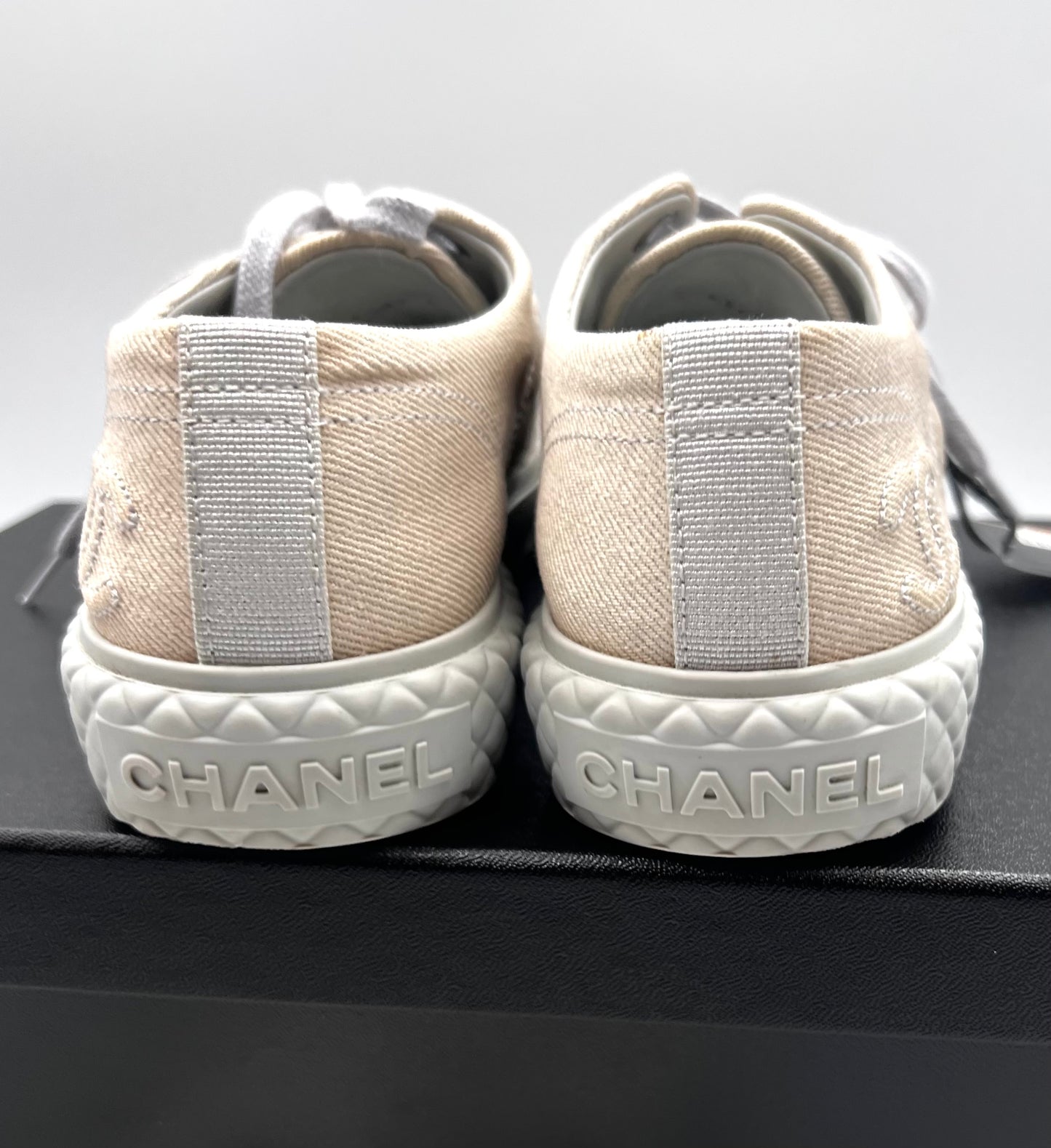 Chanel 22C cruise 2022 collection Light Blue Gray Denim CC Logo Low Top Sneakers Size 36C (🇵🇭P48,270)