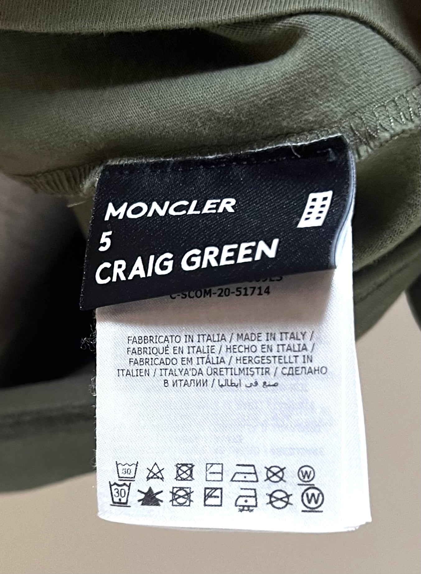 Moncler Olive graphic Tshirt L size  (🇵🇭P7,740)