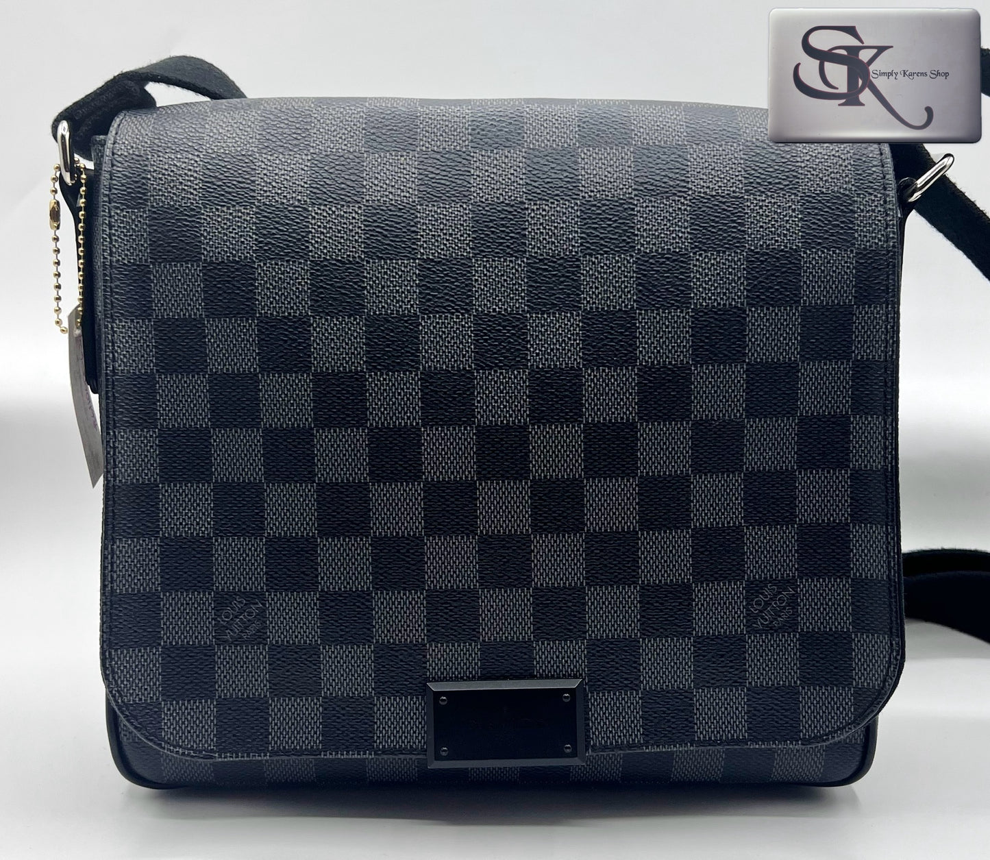 Lv Graphite District Pm size messenger bag   (🇵🇭P68,800)