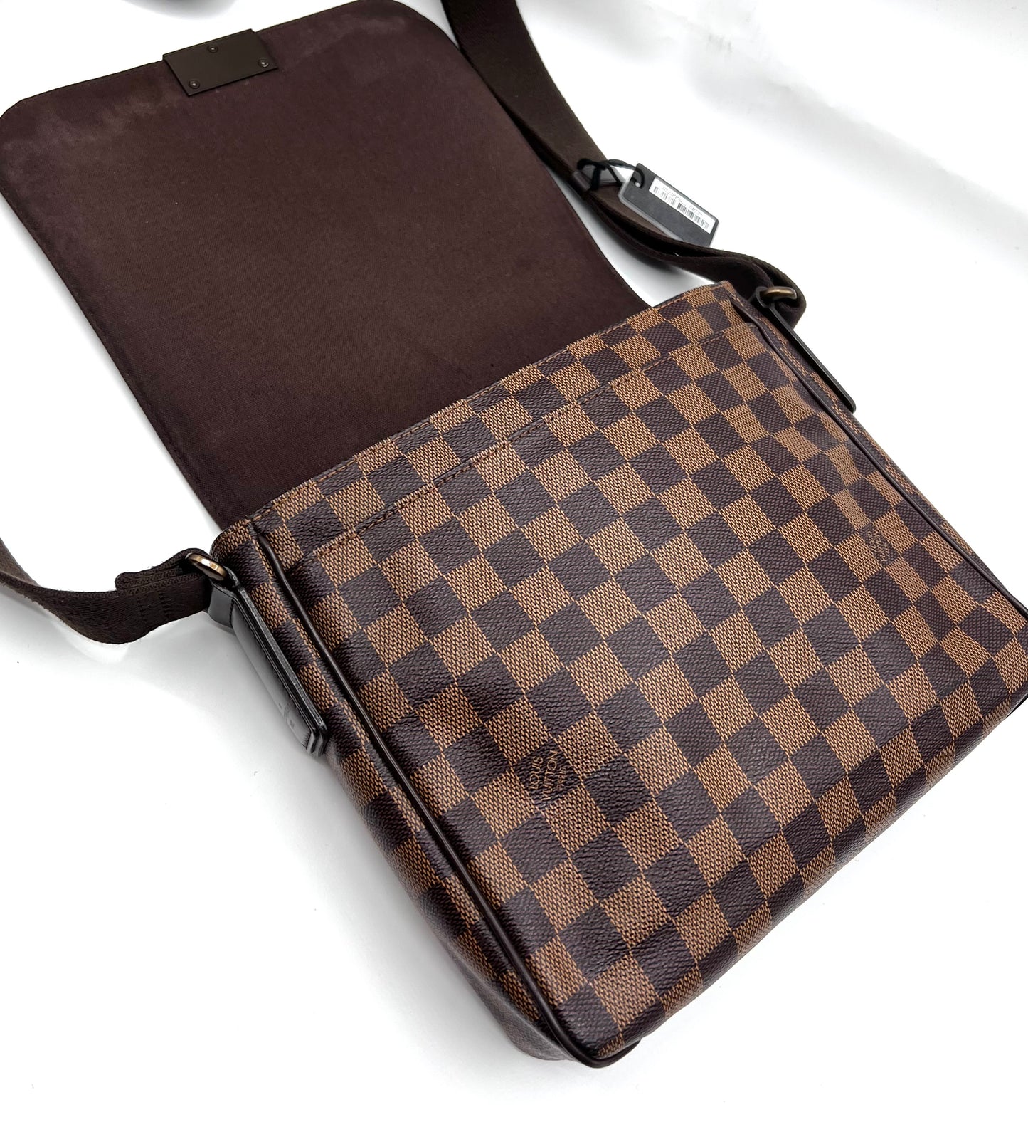 Louis Vuitton District Damier Ebene Pm size Crossbody Bag                      (🇵🇭P55,040)