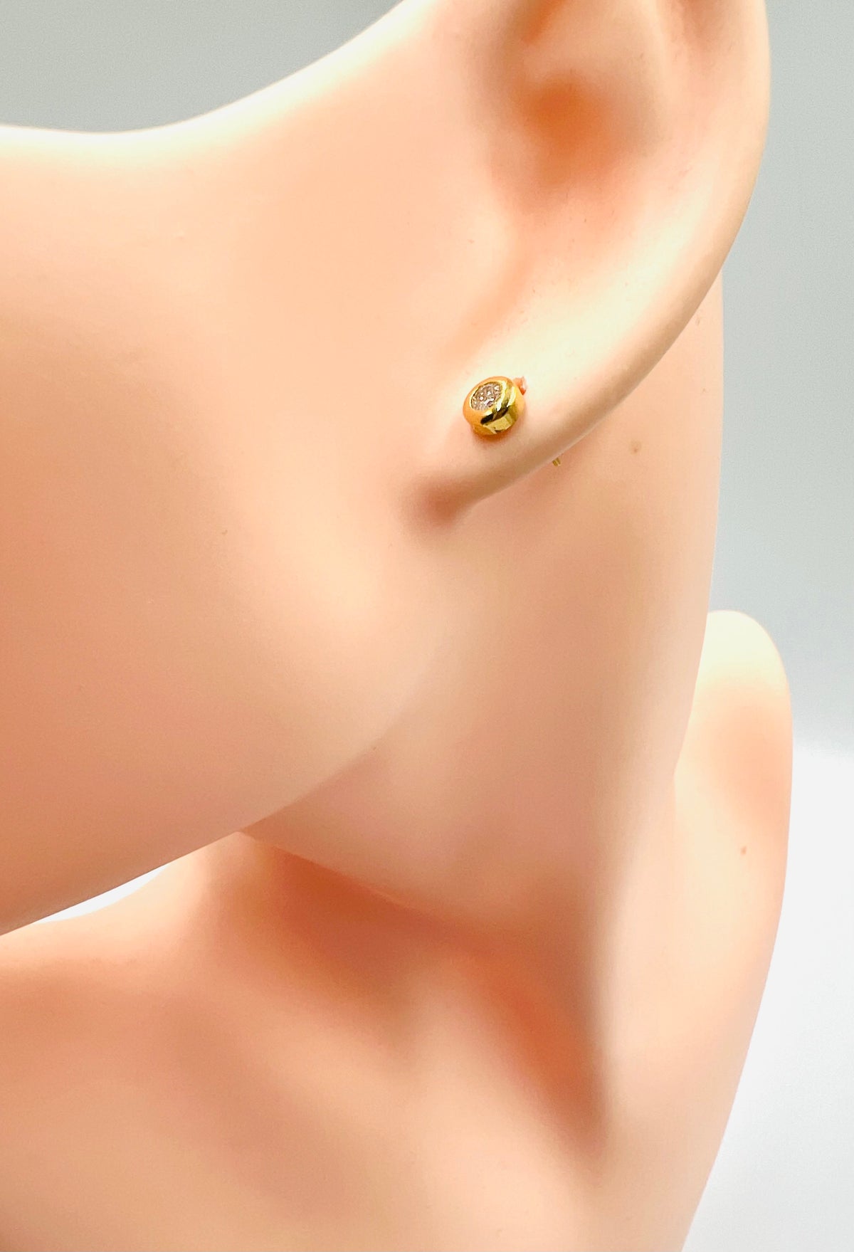 K18 Jp Gold Stud earings D-0.30ct 1.1grms w/ cert