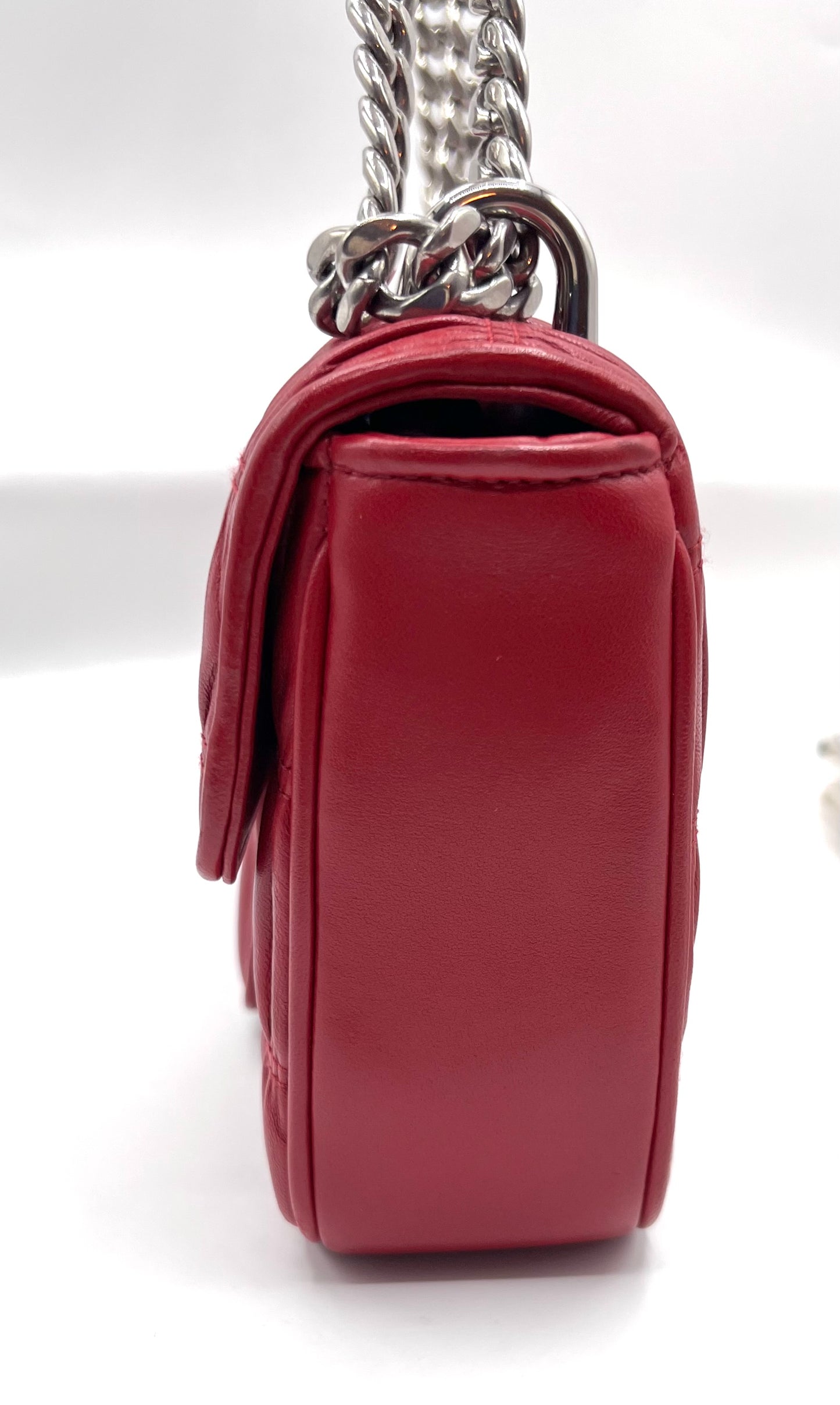 Prada Nappa Gaufre Red Flap Chain Bag  (🇵🇭P51,600)