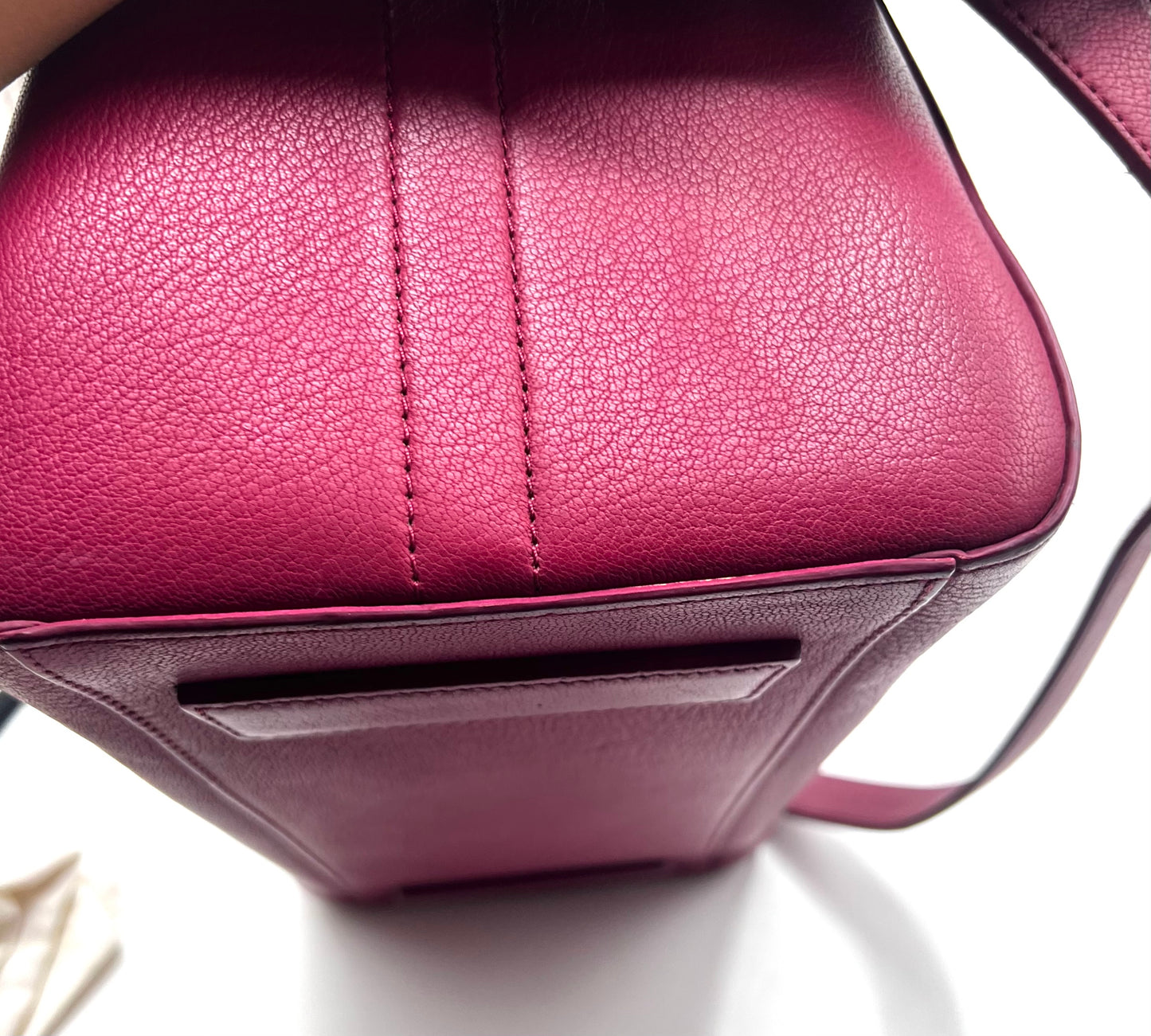 Givenchy Antigona Mm size Goat skin 2 way Bag                (P🇵🇭38,270)