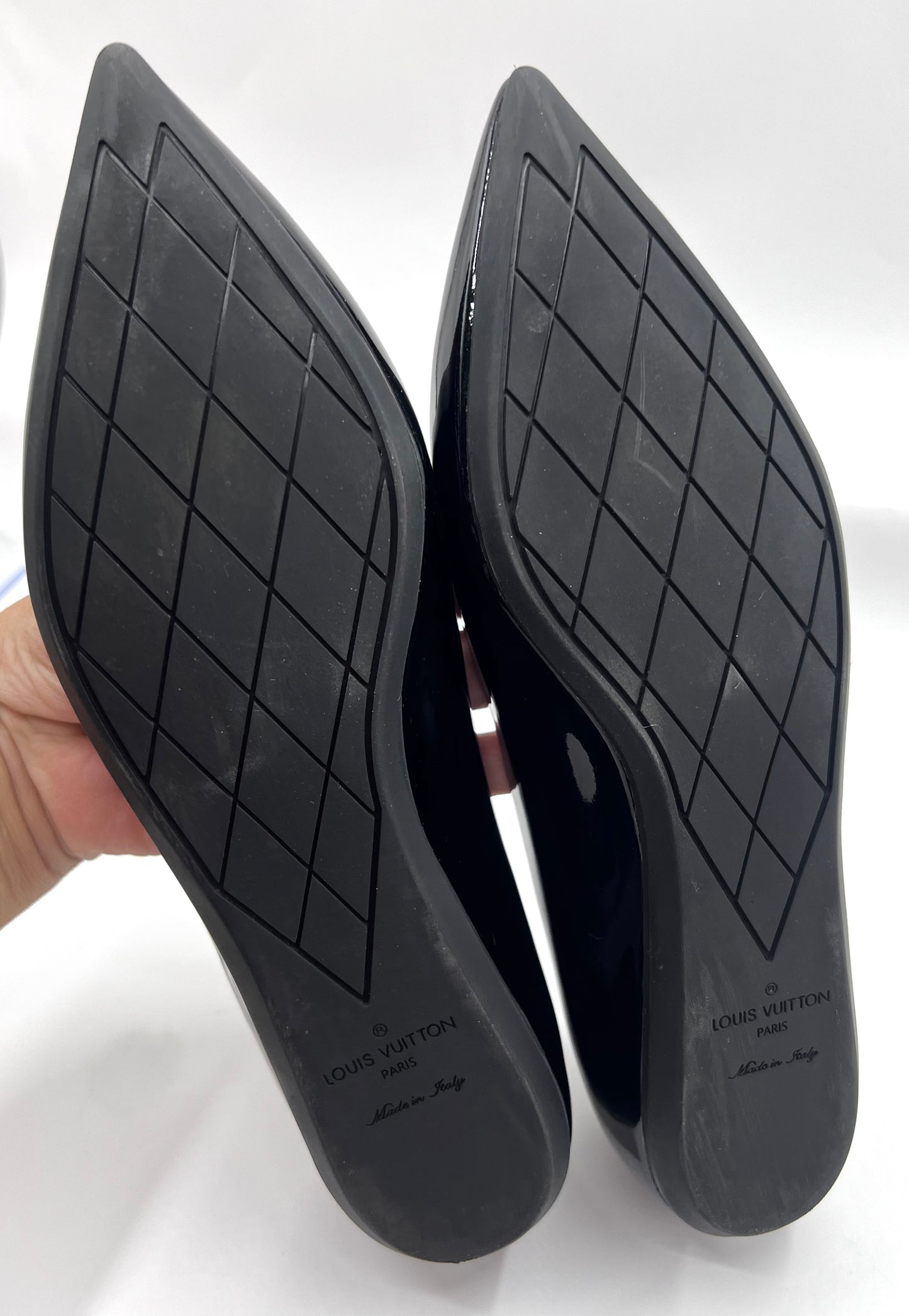 Louis Vuitton Black Patent Pointed Toe Heartbreaker Flats Size 37 (🇵🇭P18,920)