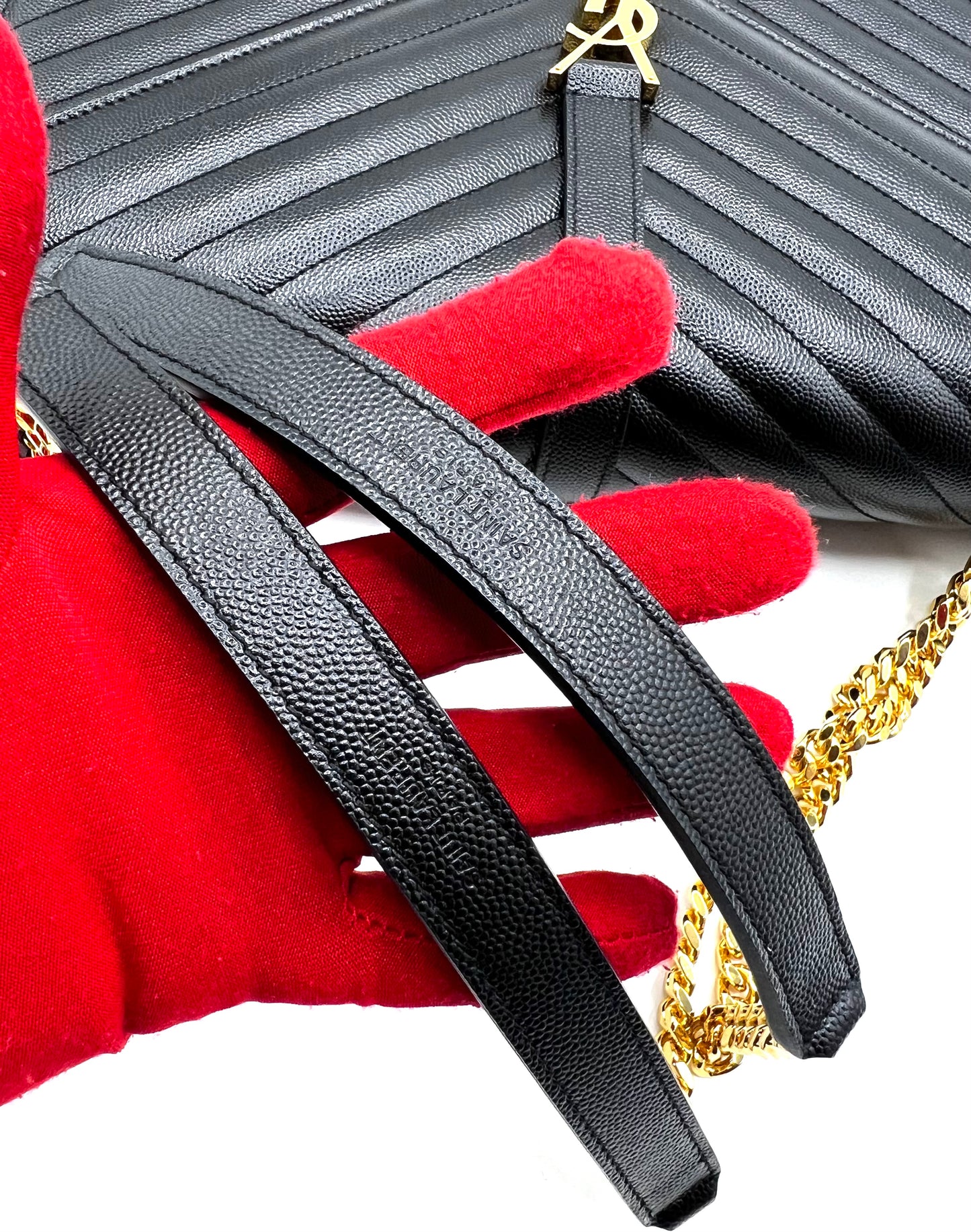 Yves Saint Laurent Chevron Large Envelope Flap Chain Shoulder Bag  (🇵🇭P94,600)