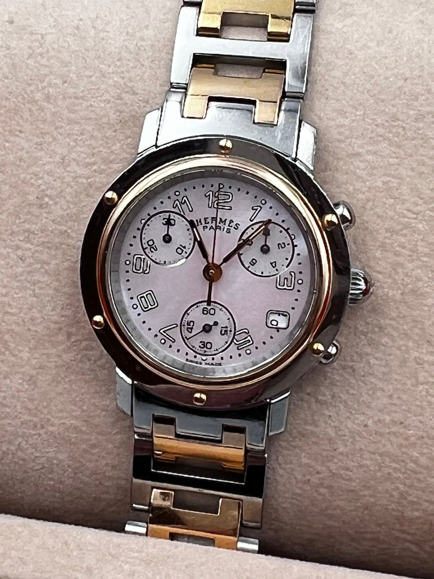 Hermes Ladies Clipper Nacre Chrono QZ 31mm SS/GP Shell Dial 17cm (🇵🇭P67,940)