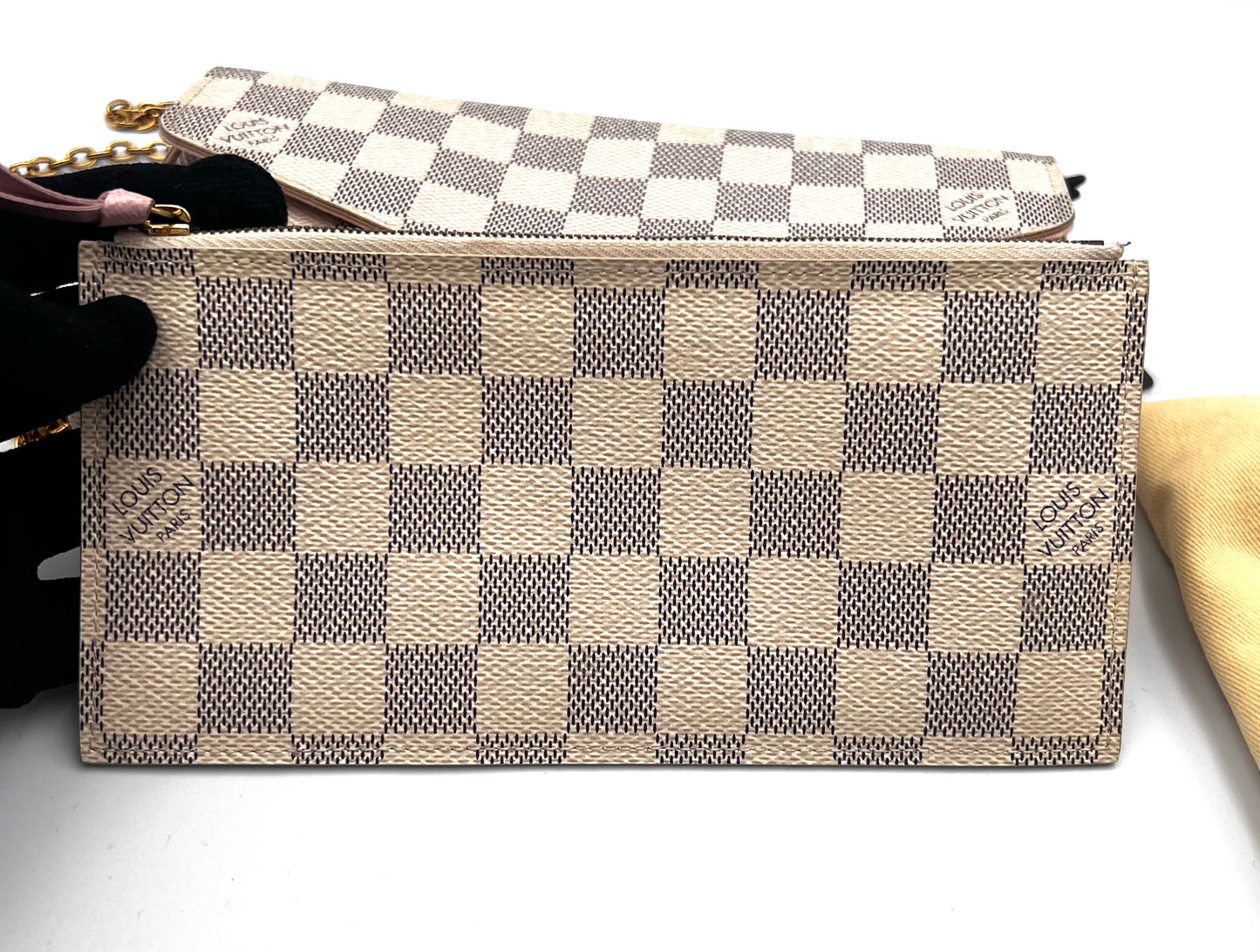 Louis Vuitton Felicie Azur Pochette wallet on chain         (🇵🇭P63,640)