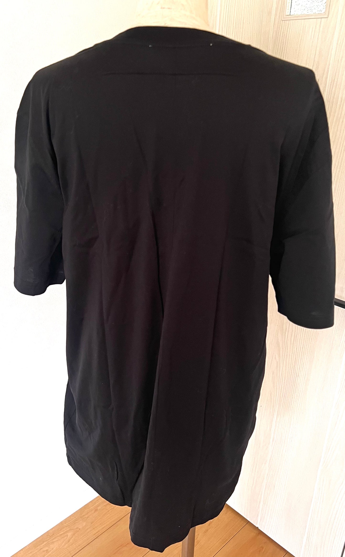 Givenchy Black Tshirt with floral wreath L size (🇵🇭P5,160)