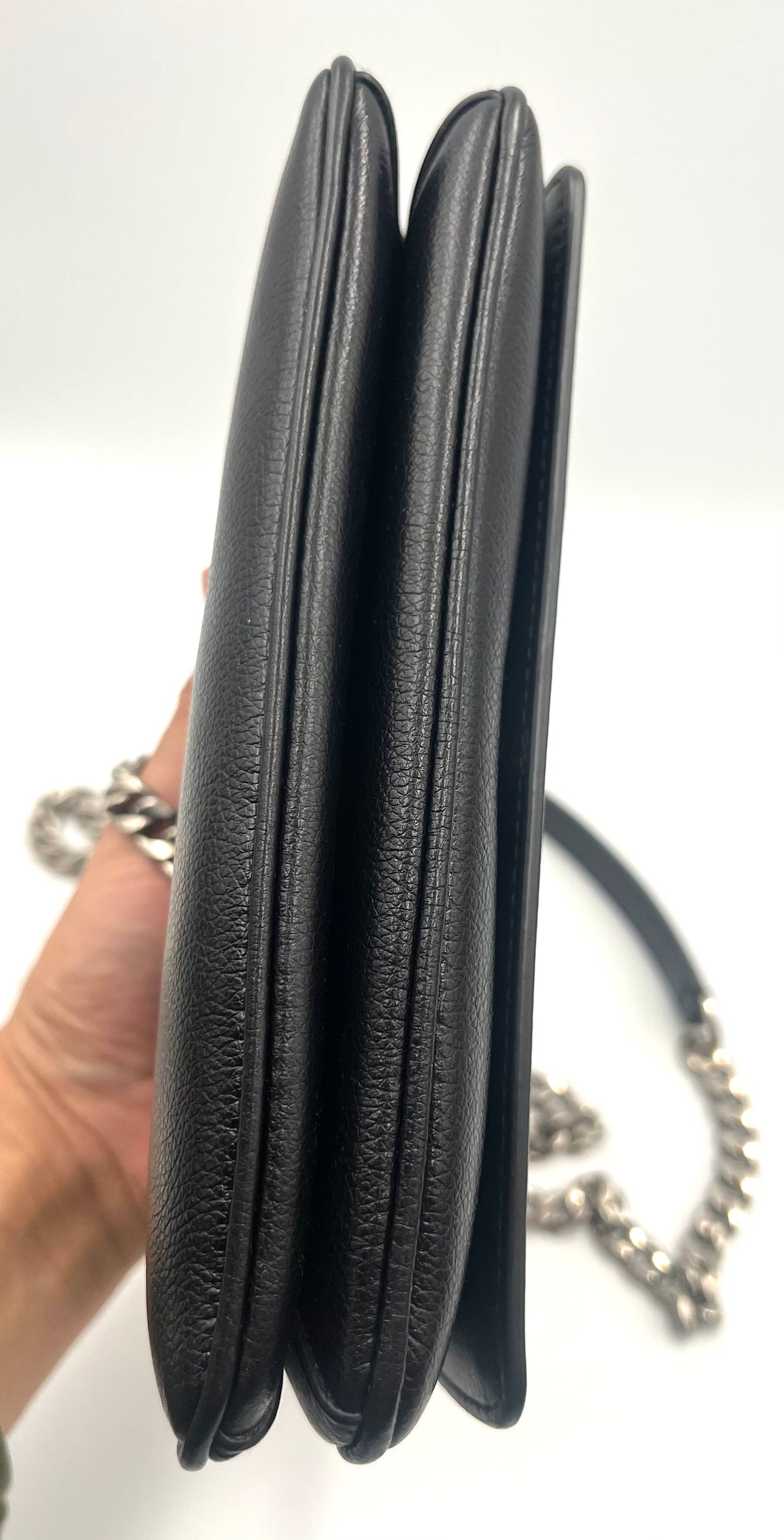Prada Vitello phenix Flap Black Chain Cross Body Bag             (🇵🇭P59,340)
