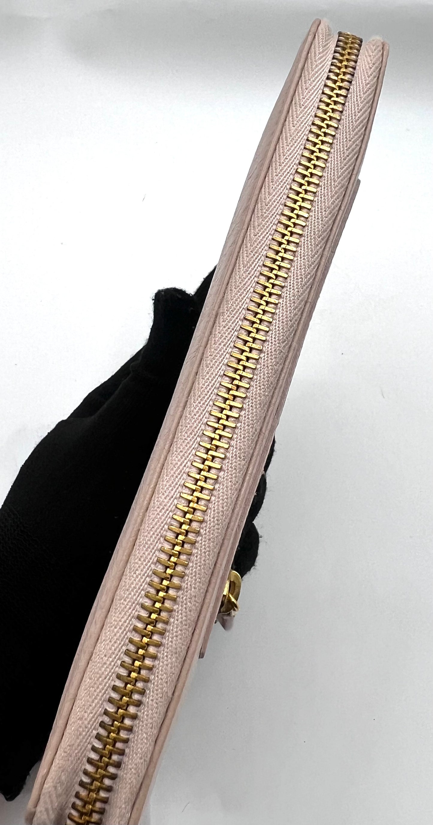 Balenciaga Giant Long Zip Around Wallet (🇵🇭P13,760)