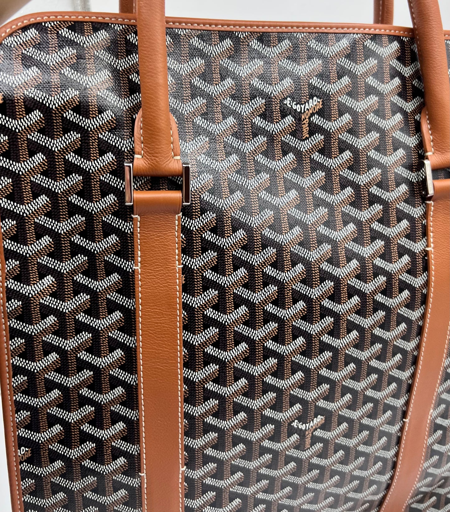Goyard Bourgogne Tan Vertical Tote (🇵🇭P154,809)