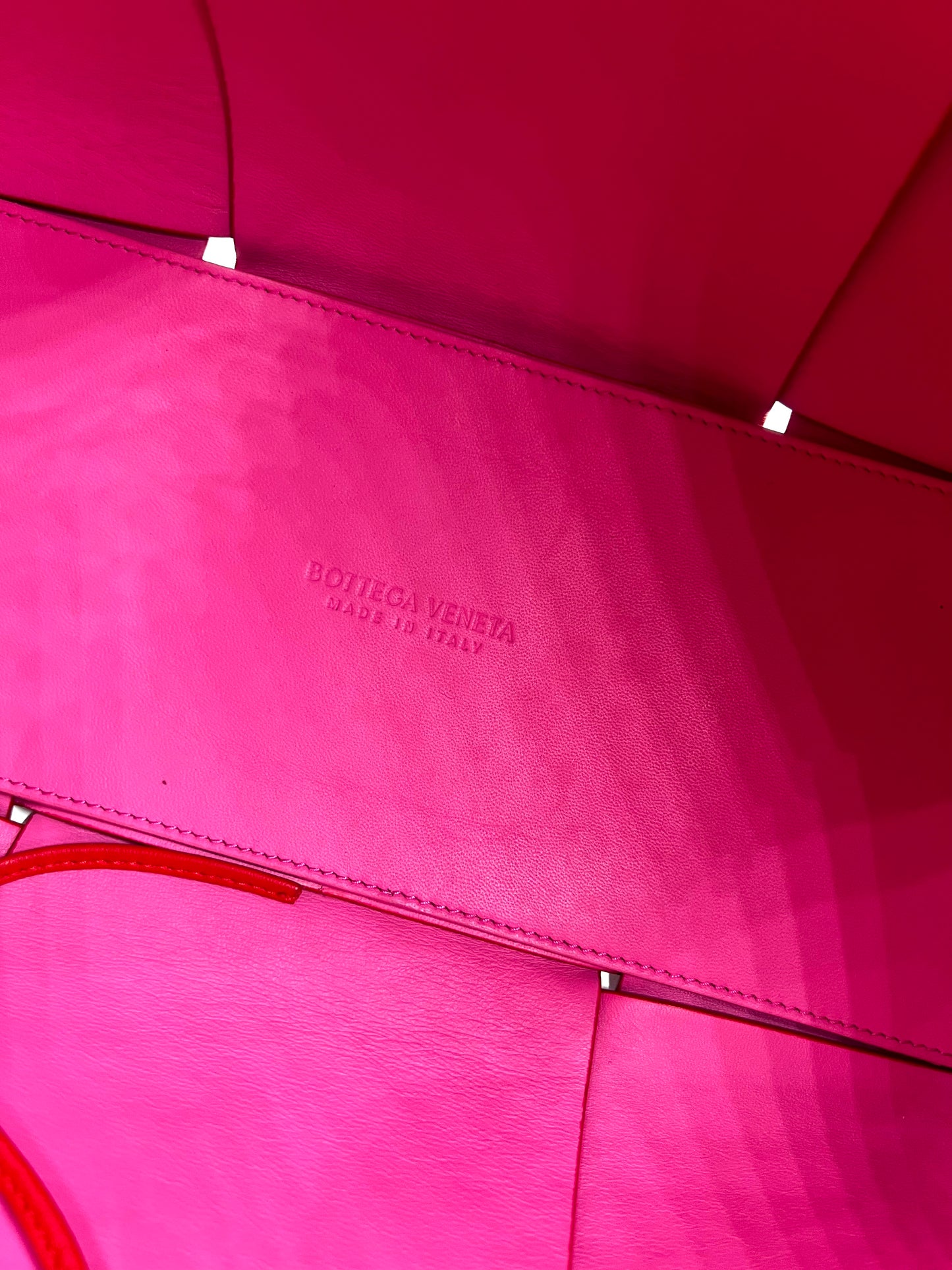 Bottega Veneta Arco Intercciato Leather Tote Bag with Pouch MM size                (🇵🇭P76,550)