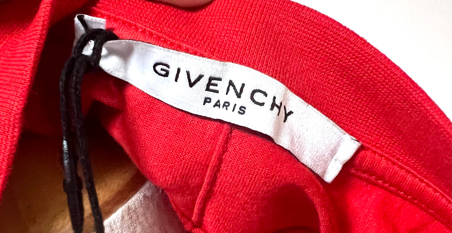 Givenchy Red Tshirt L Size     (🇵🇭P5,160)