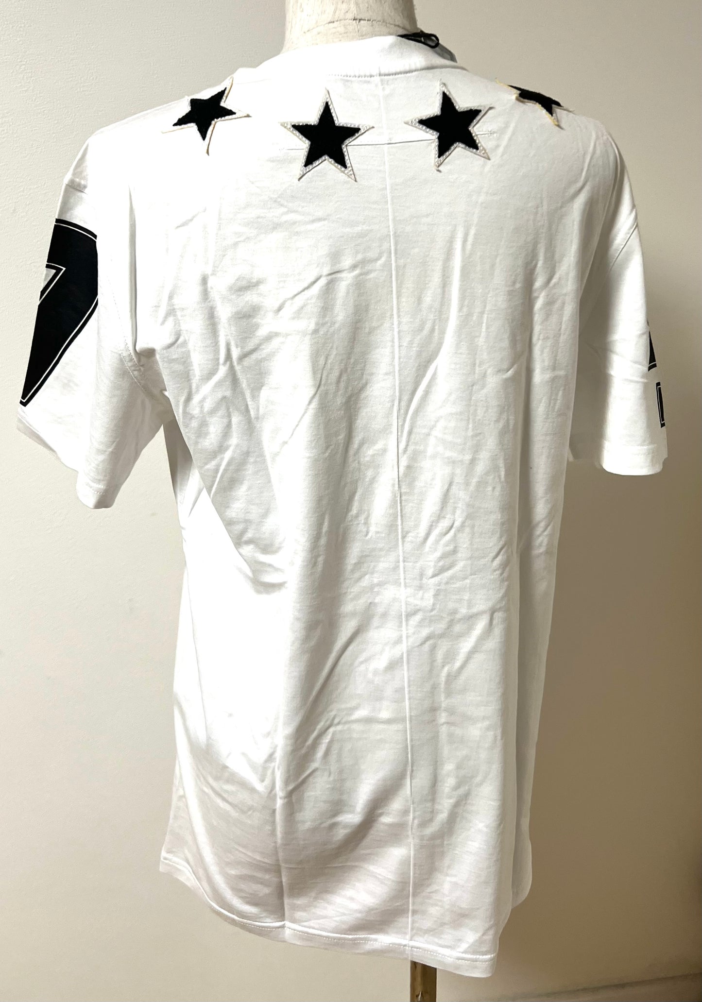Givenchy White Tshirt with Star Motif M size Ladies (🇵🇭P6,880)