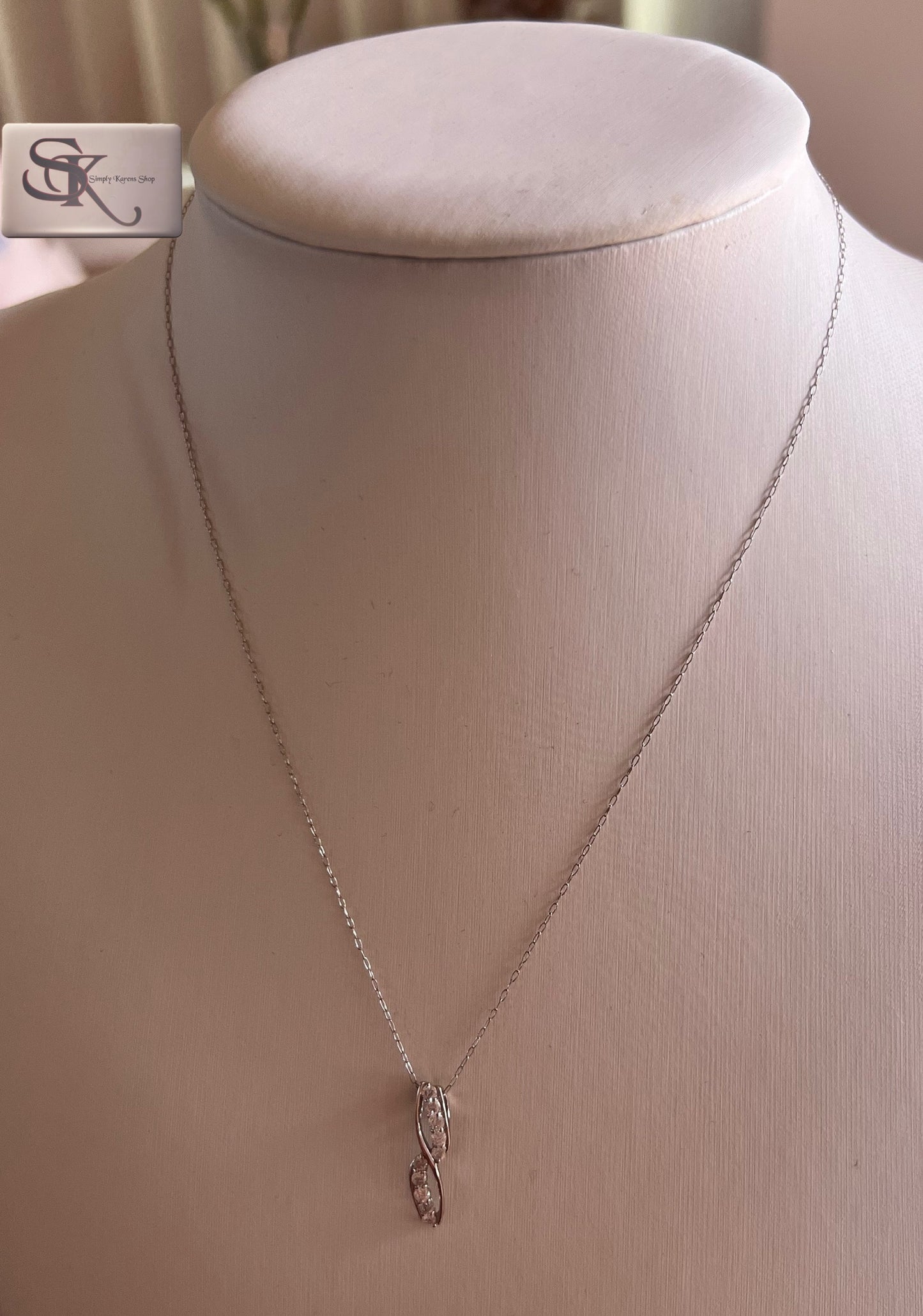 Platinum 900 Necklace w/ D-0.30ct 40cm 1.4 g                (🇵🇭P12,040)