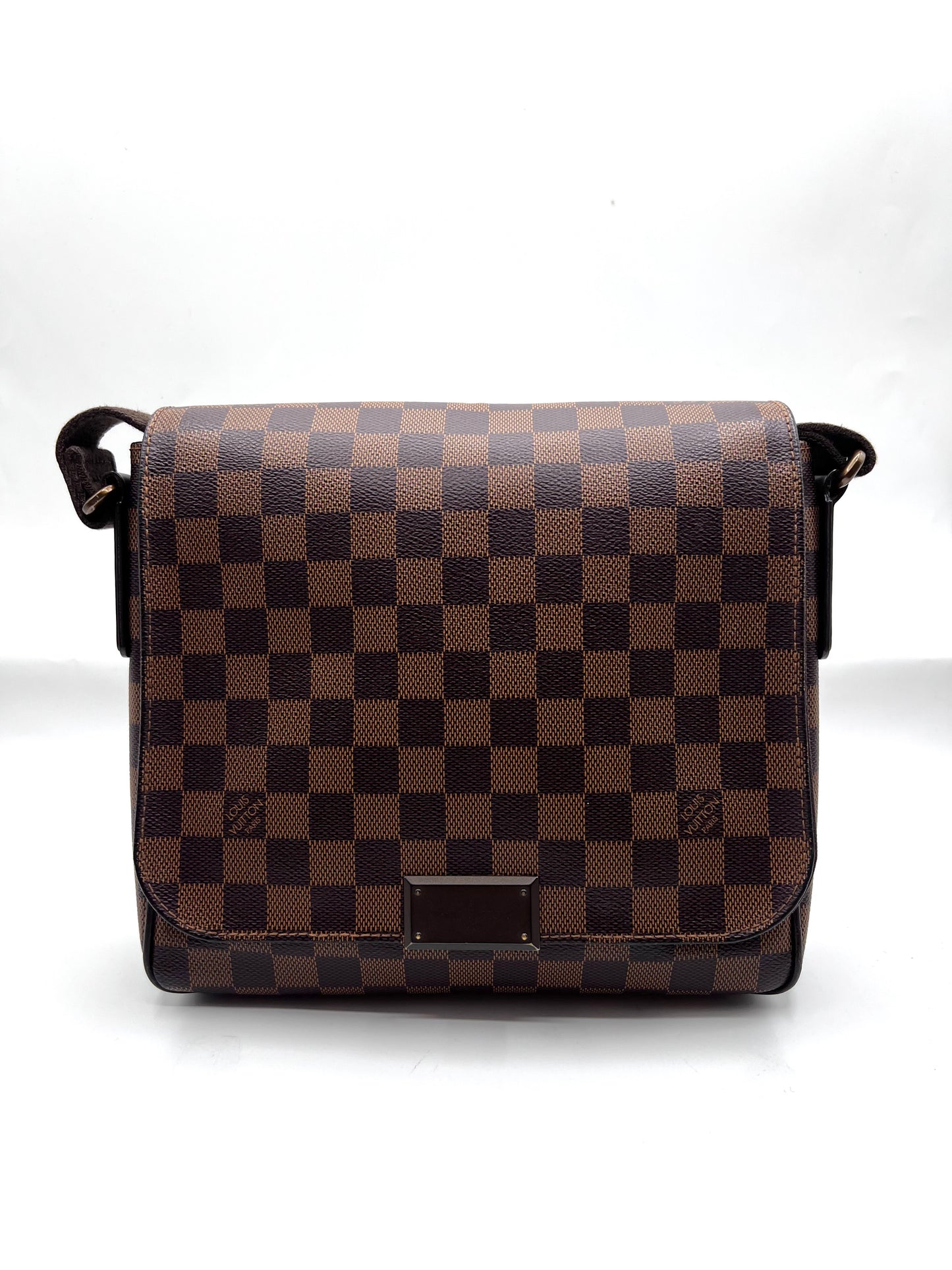 Louis Vuitton District Damier Ebene Pm size Crossbody Bag                      (🇵🇭P55,040)