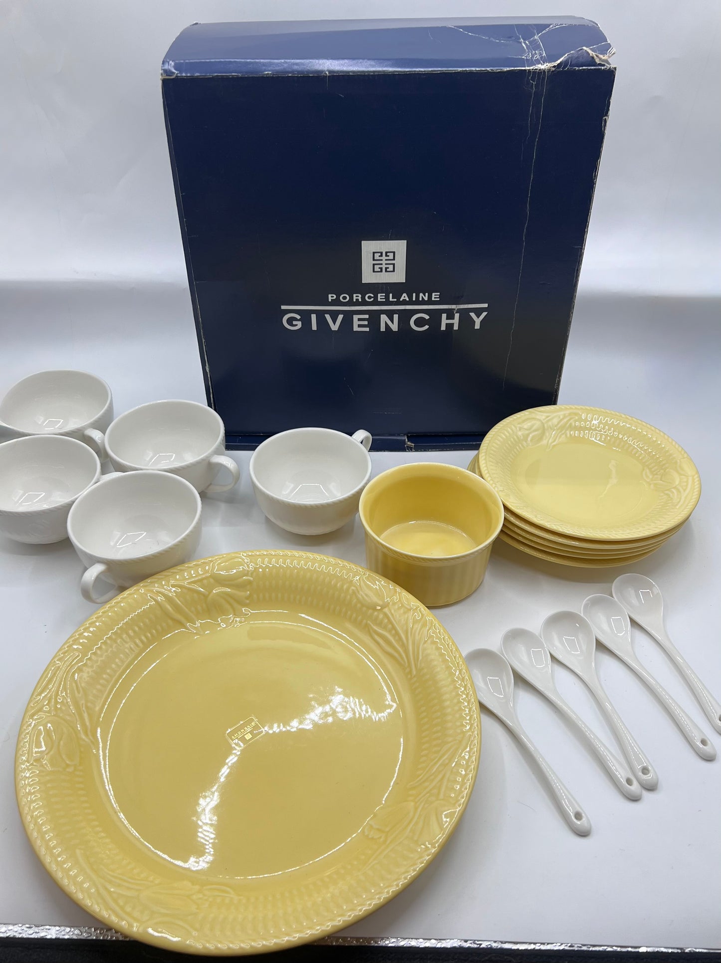 Givenchy Set 5 Cup, 5 Saucer, 5 Spoon, 1 Big Plate, 1 Small bowl   (🇵🇭P5,160)