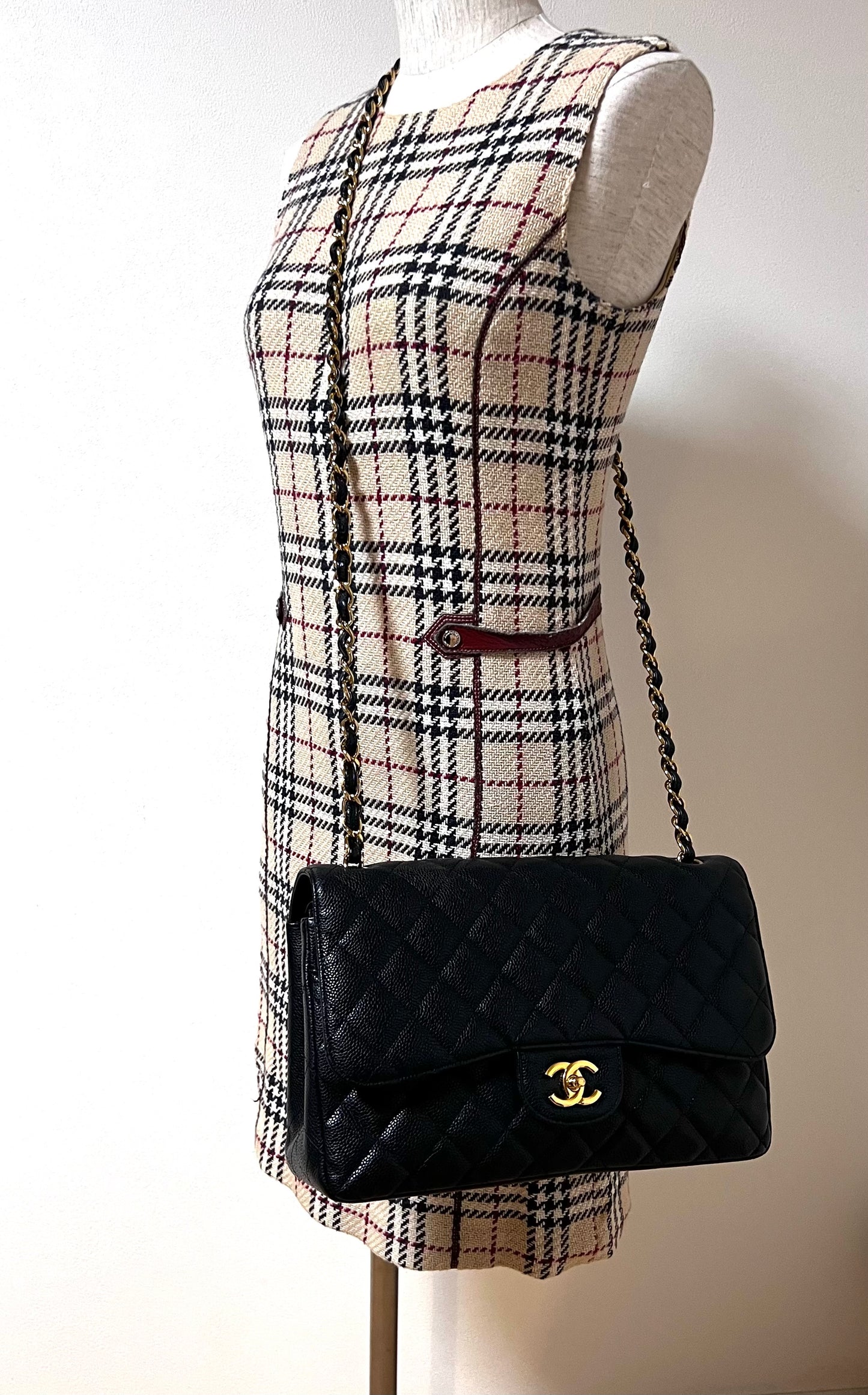 Chanel Classic Black Jumbo Caviar Double Flap GHW S30cm Series 15  (🇵🇭P318,200)