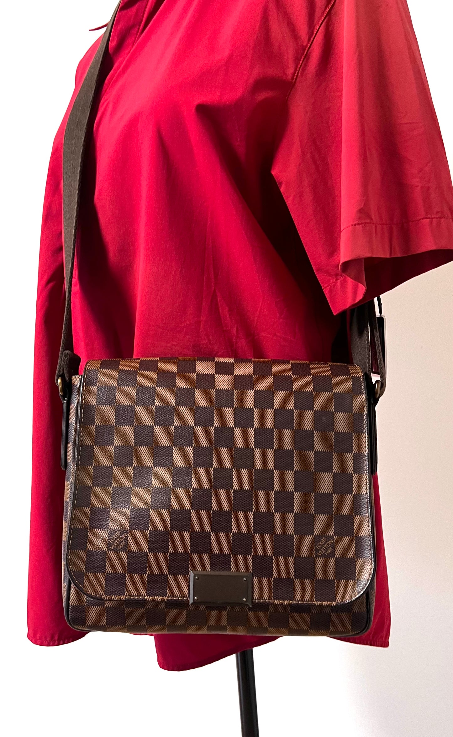Louis Vuitton District Damier Ebene Pm size Crossbody Bag                      (🇵🇭P55,040)