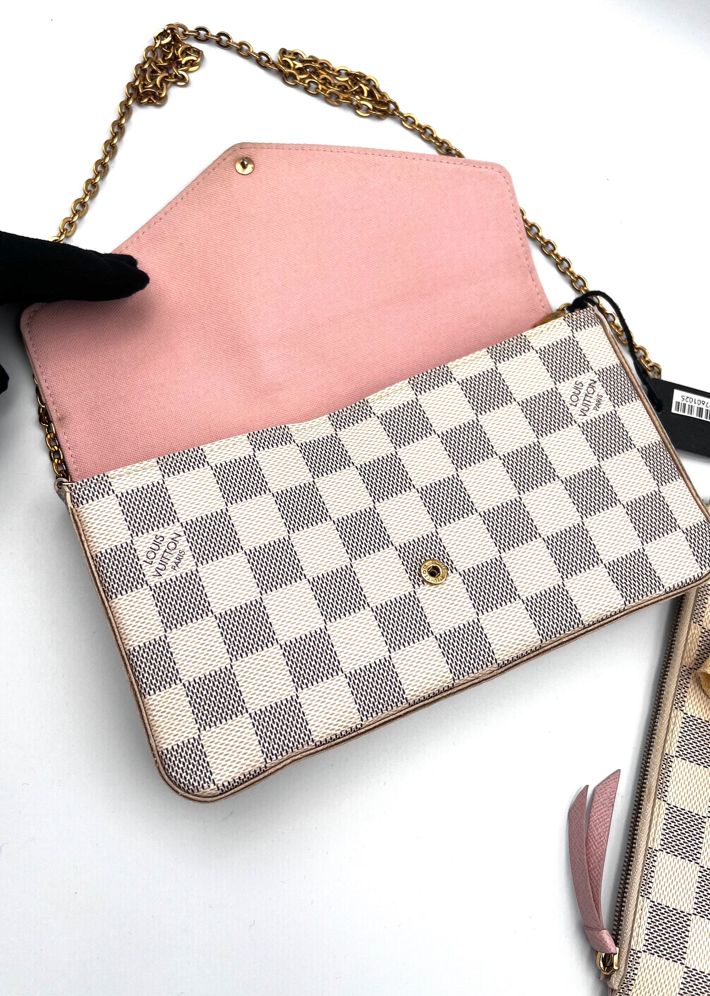 Louis Vuitton Felicie Azur Pochette wallet on chain         (🇵🇭P63,640)