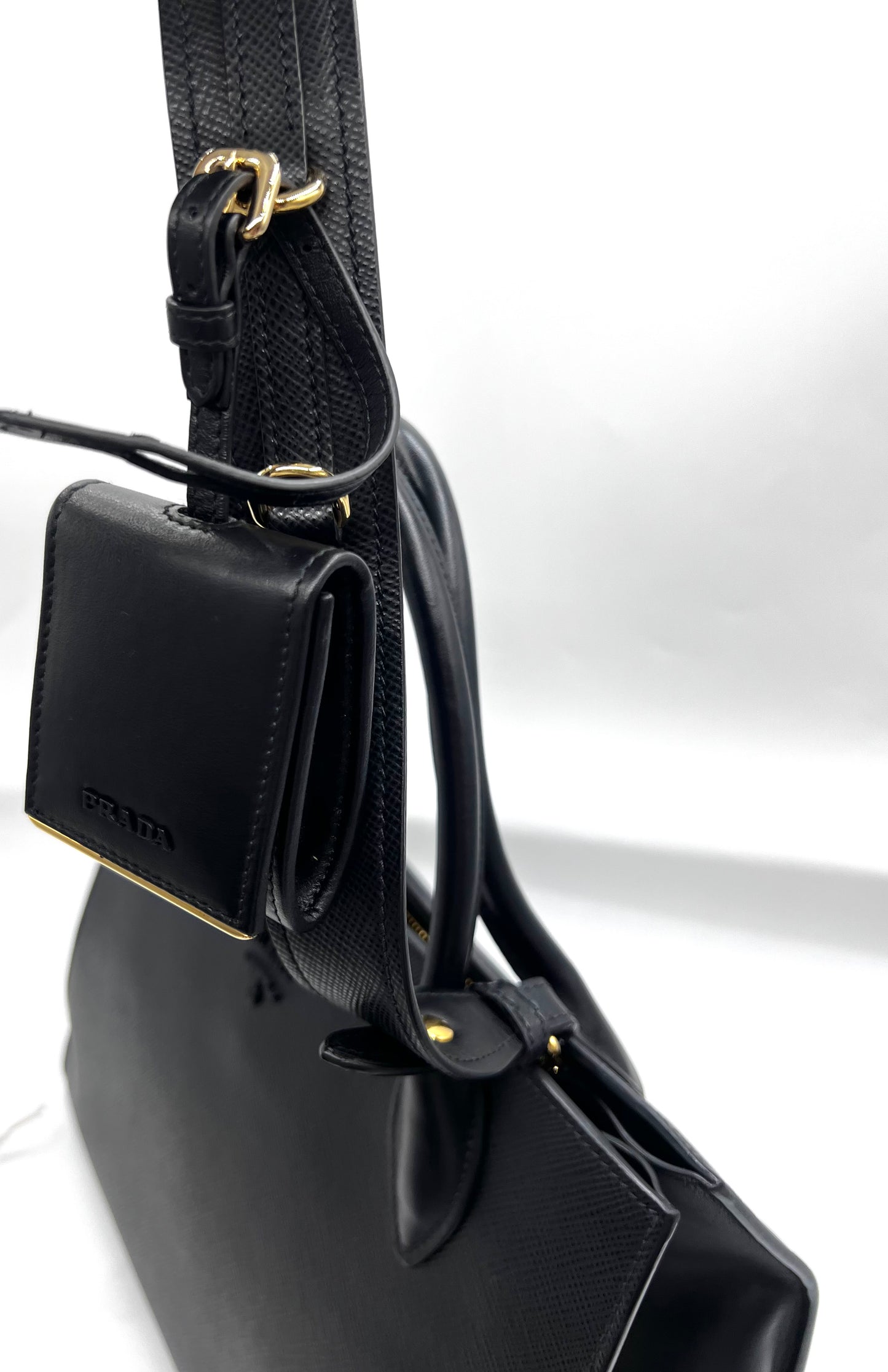 Prada Saffiano Black Monochrome Tote 2 way Bag   (🇵🇭P63,640)