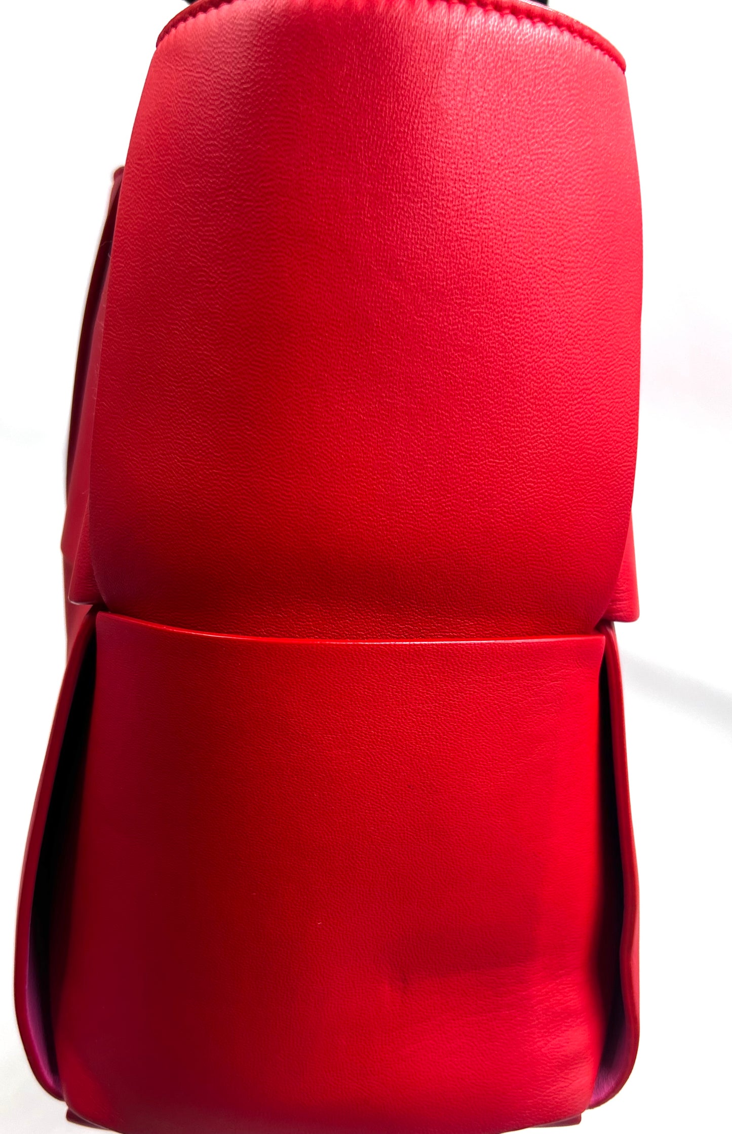 Bottega Veneta Arco Intercciato Leather Tote Bag with Pouch MM size                (🇵🇭P76,550)