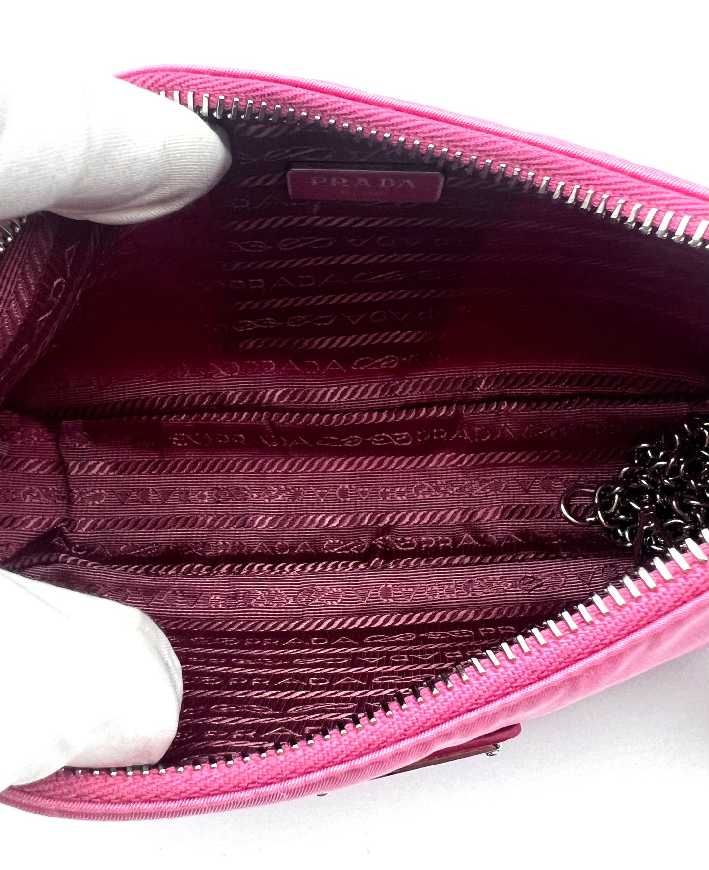Prada Tessuto Nylon Sakura Pink Re-Edition 2005 Crossbody Bag (🇵🇭P72,240)