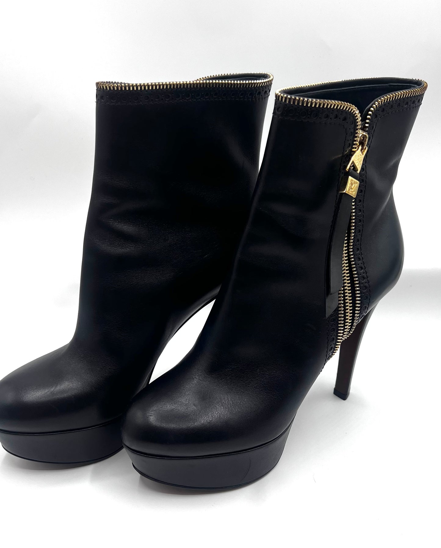 Louis Vuitton Calfskin Tomboy Platform booties Size 38 1/2   (🇵🇭P23,220)
