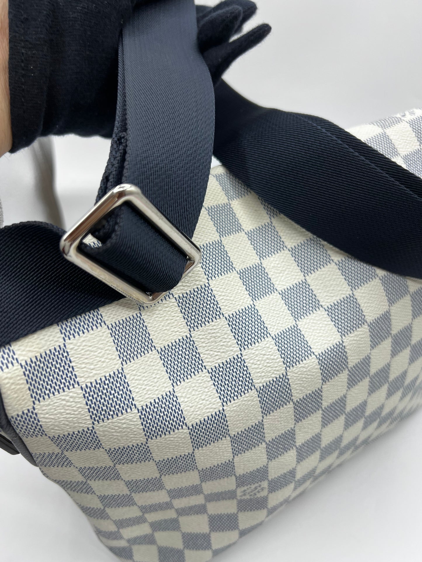 Louis Vuitton Azur Match Point Messenger Crossbody Bag     (🇵🇭P59,340)