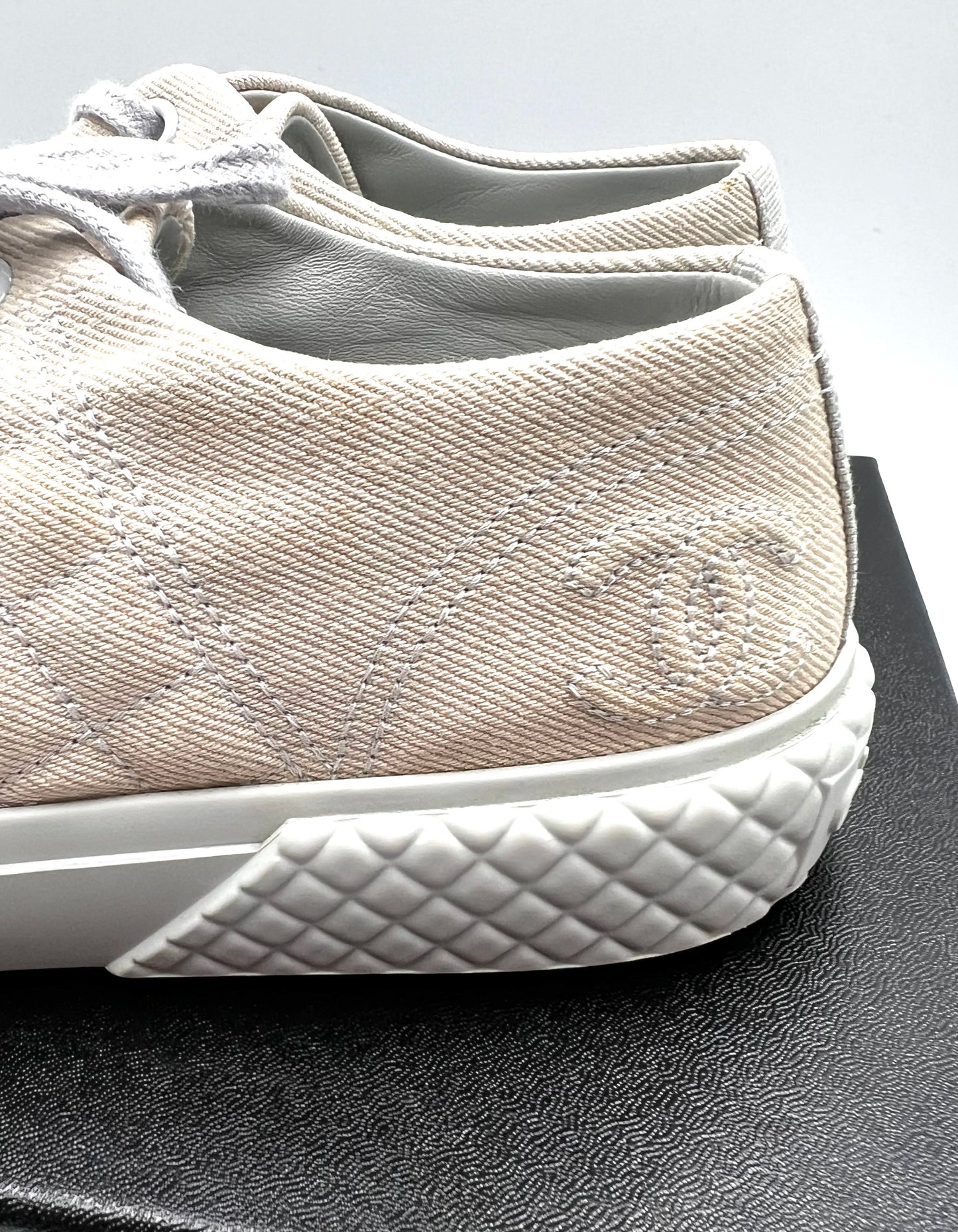Chanel 22C cruise 2022 collection Light Blue Gray Denim CC Logo Low Top Sneakers Size 36C (🇵🇭P48,270)