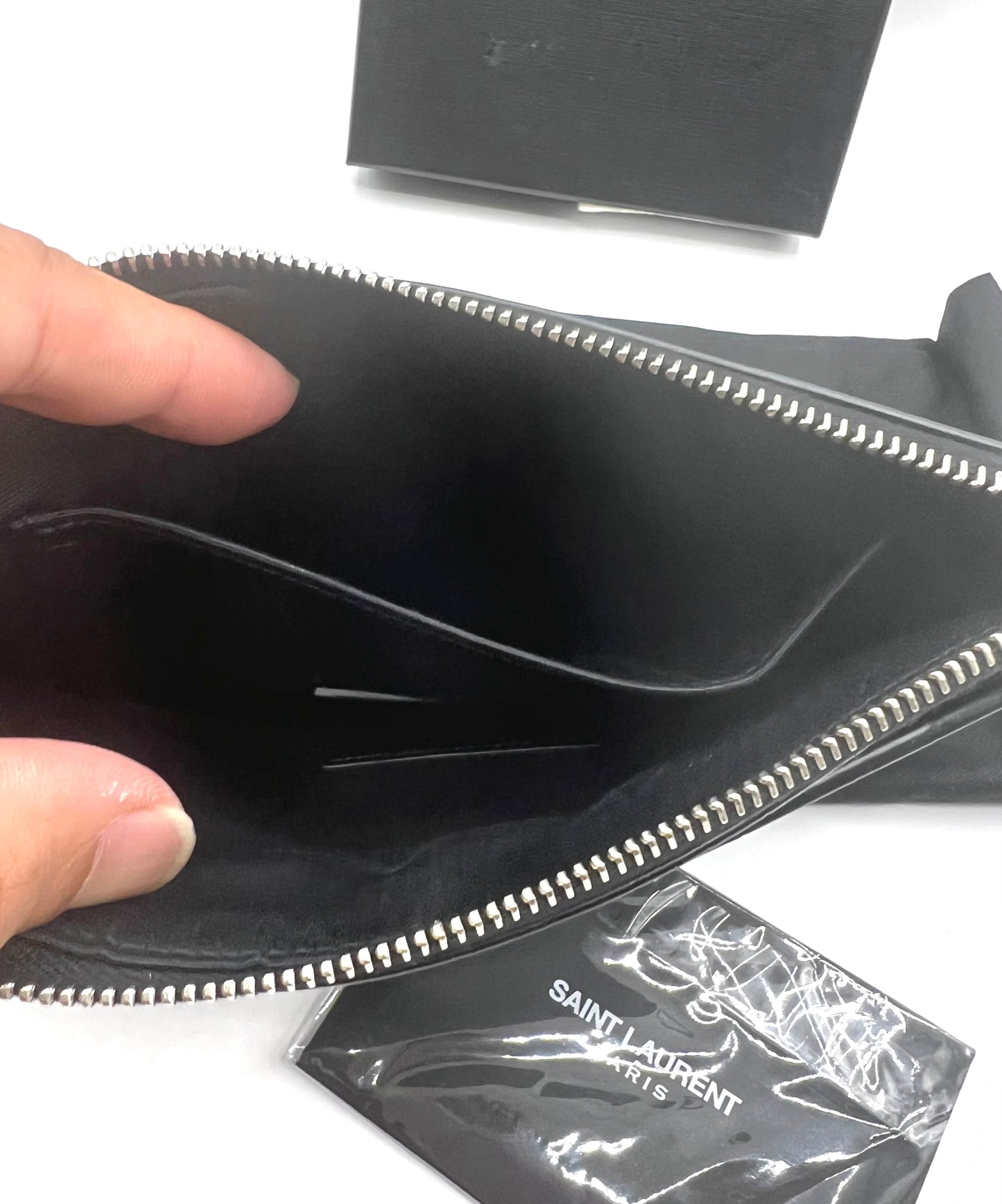 Yves Saint Laurent Crocodile Embossed Mini Clutch Bag            (🇵🇭P29,240)