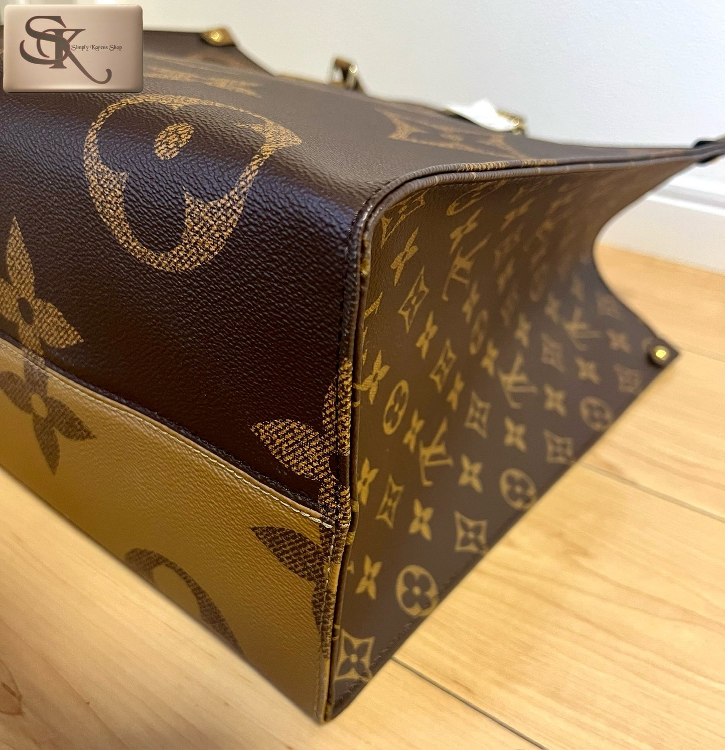 Lv on the go Reverse Gm size