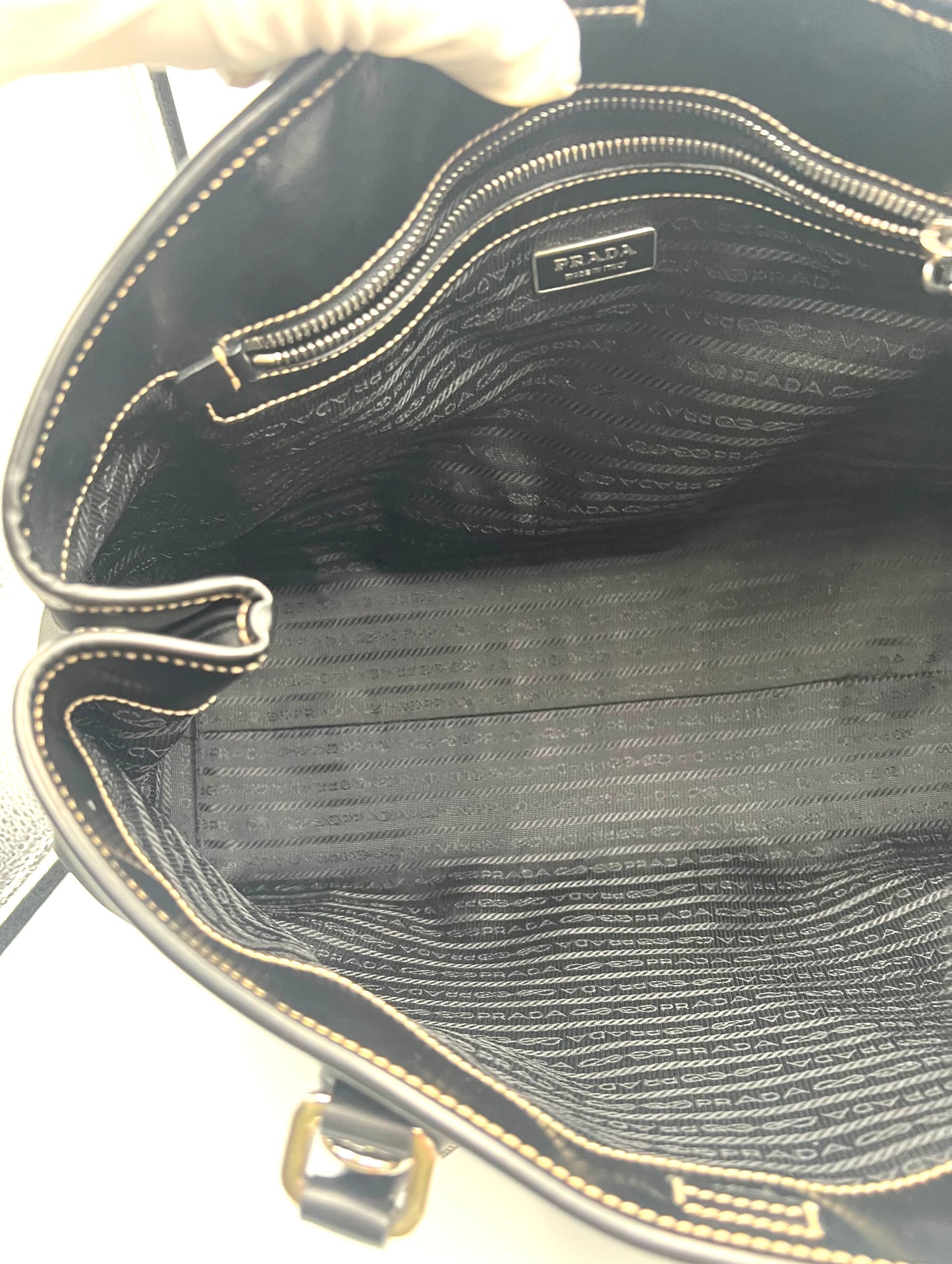 Prada Tessuto Nylon Black Tote Bag (🇵🇭P24,940)