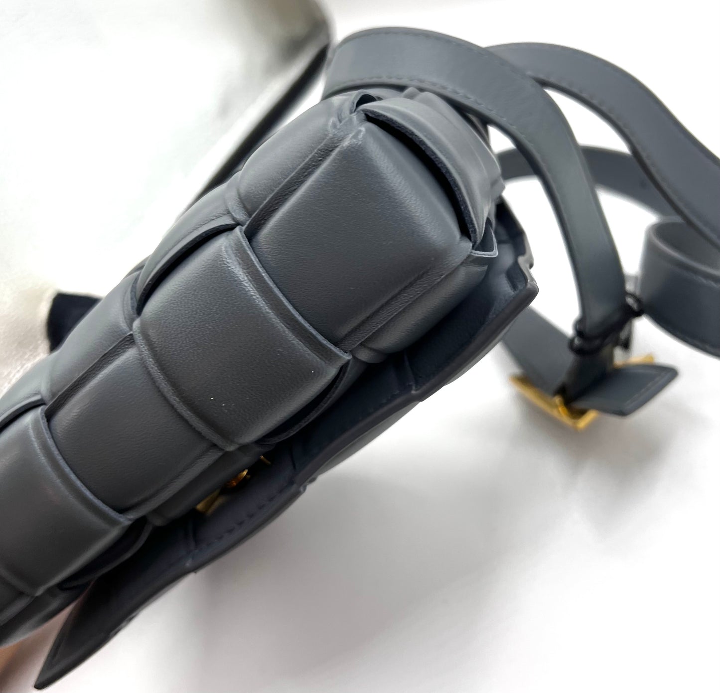 Bottega Venetta Gray Small Padded Cassette Crossbody Bag  (🇵🇭P63,640)